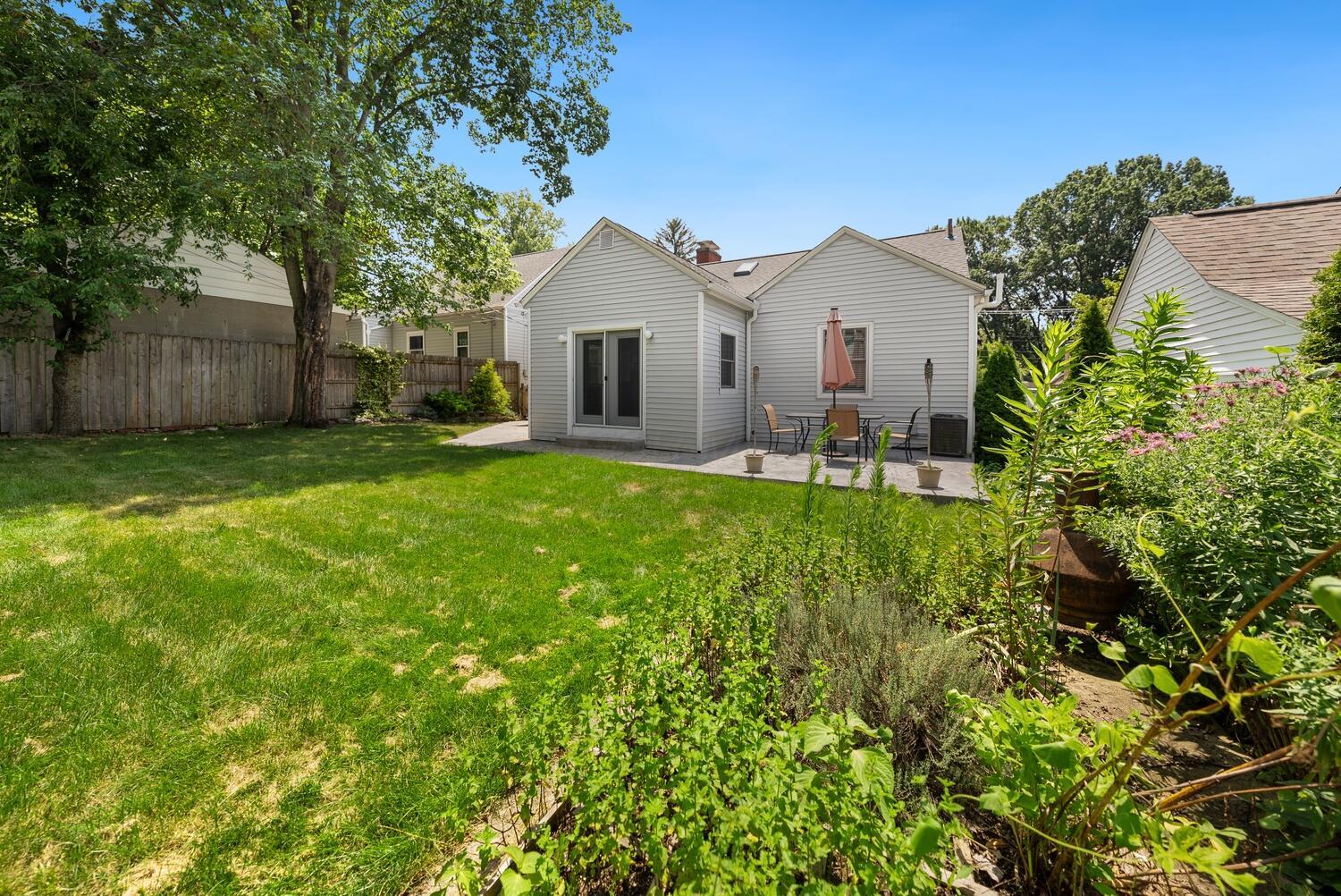 122 W Henderson Road