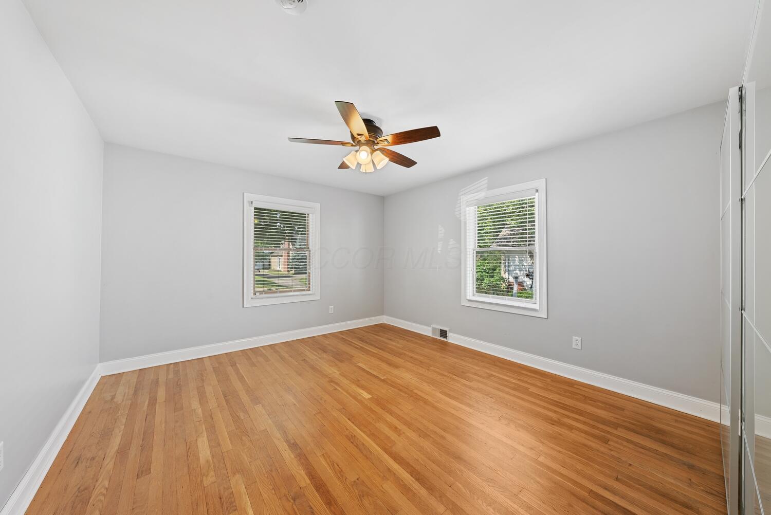 122 W Henderson Road