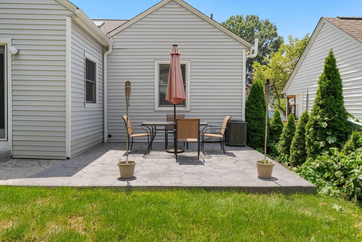 122 W Henderson Road