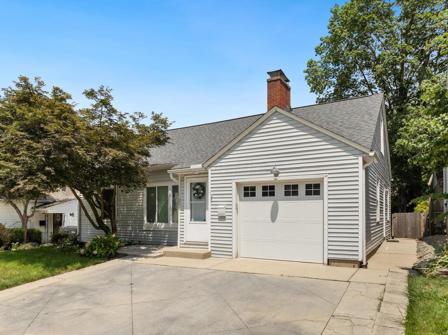 122 W Henderson Road