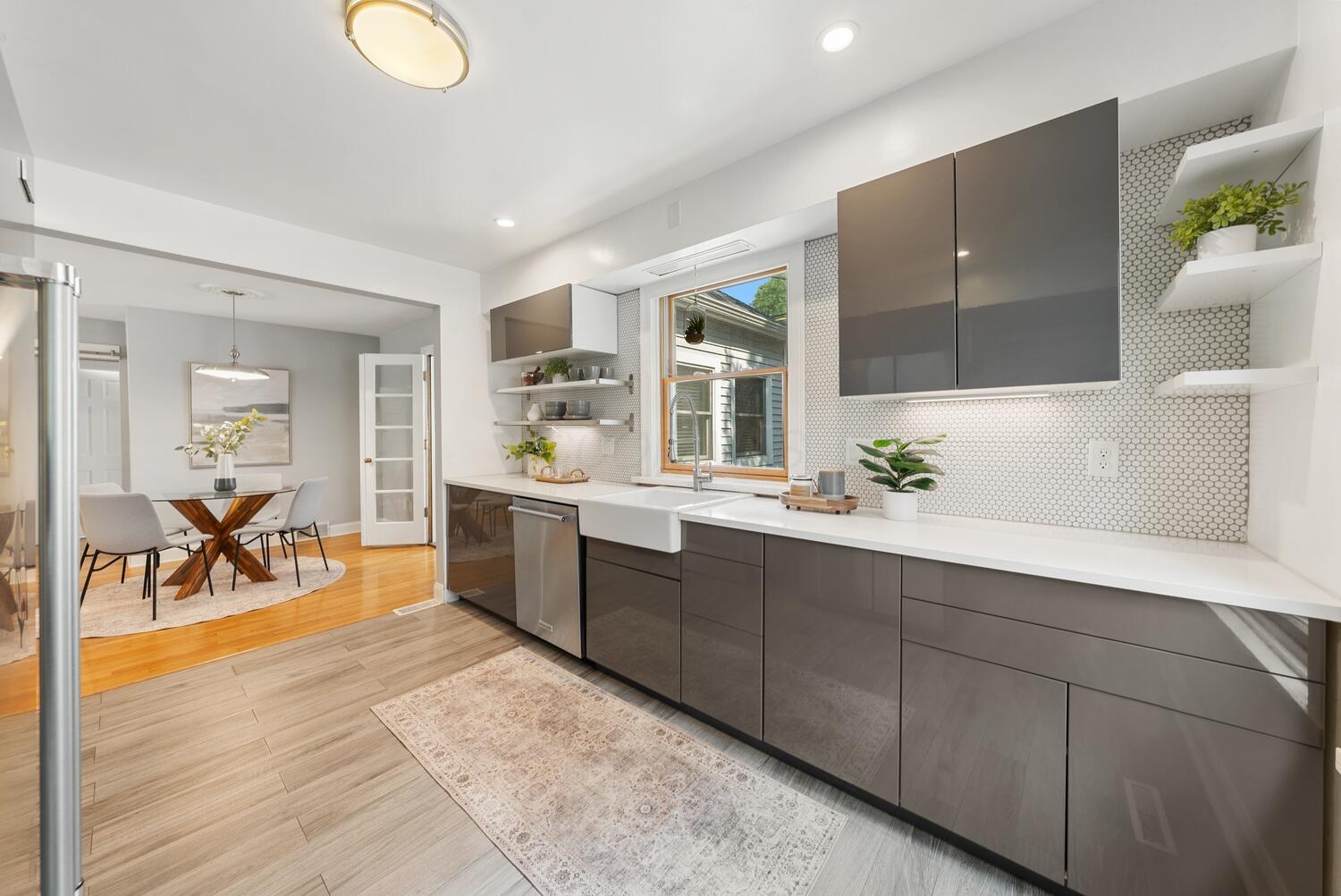 122 W Henderson Road