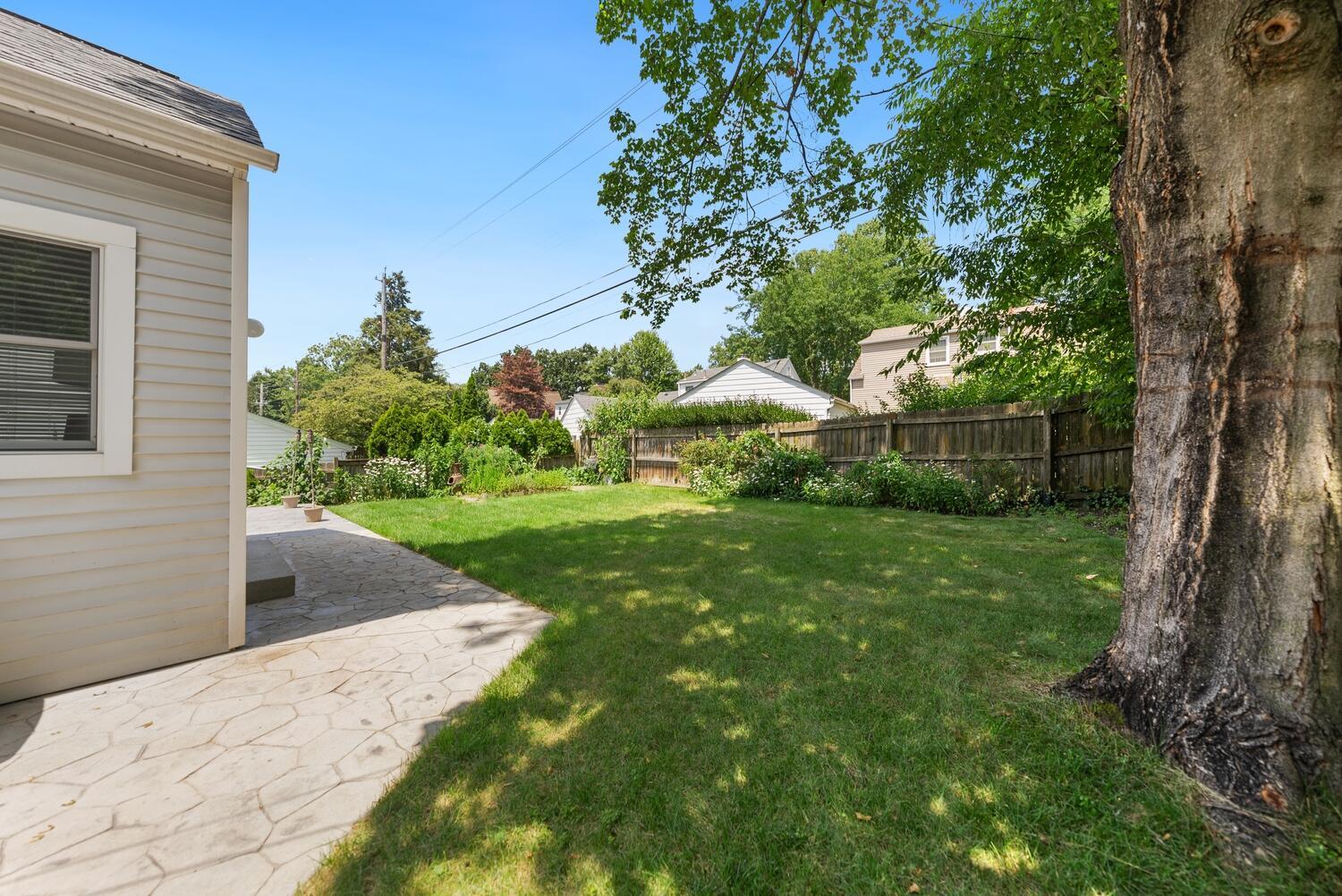 122 W Henderson Road