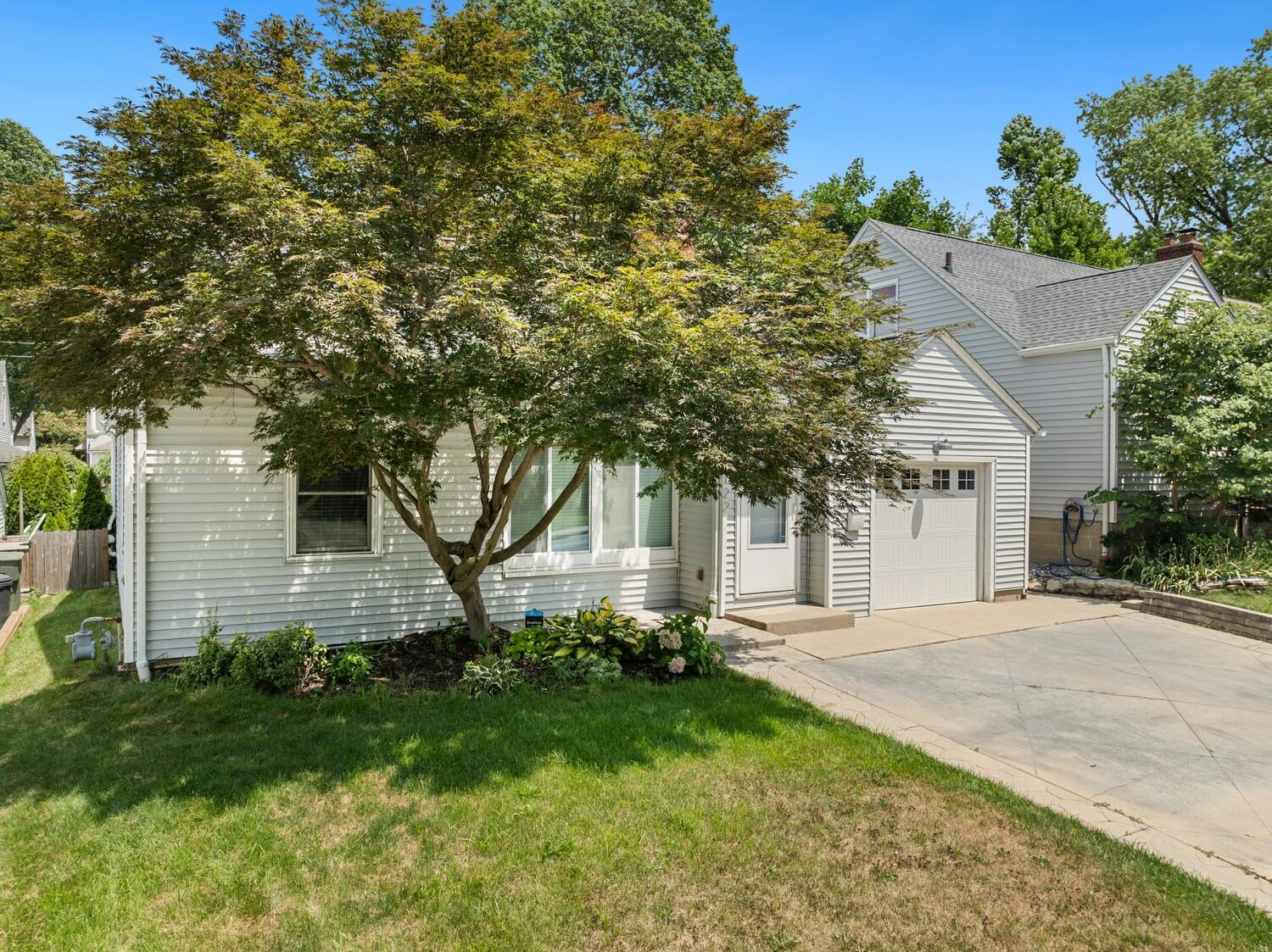 122 W Henderson Road