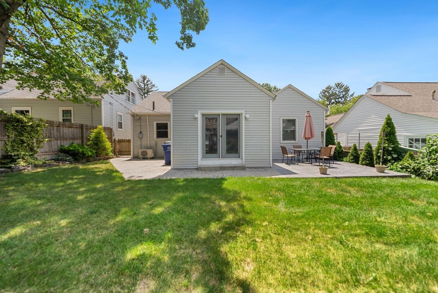 122 W Henderson Road