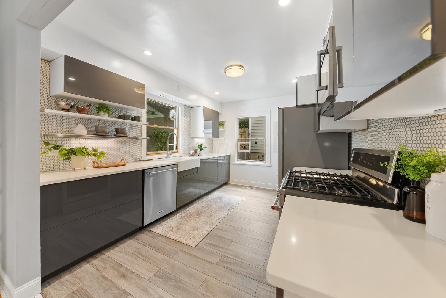 122 W Henderson Road