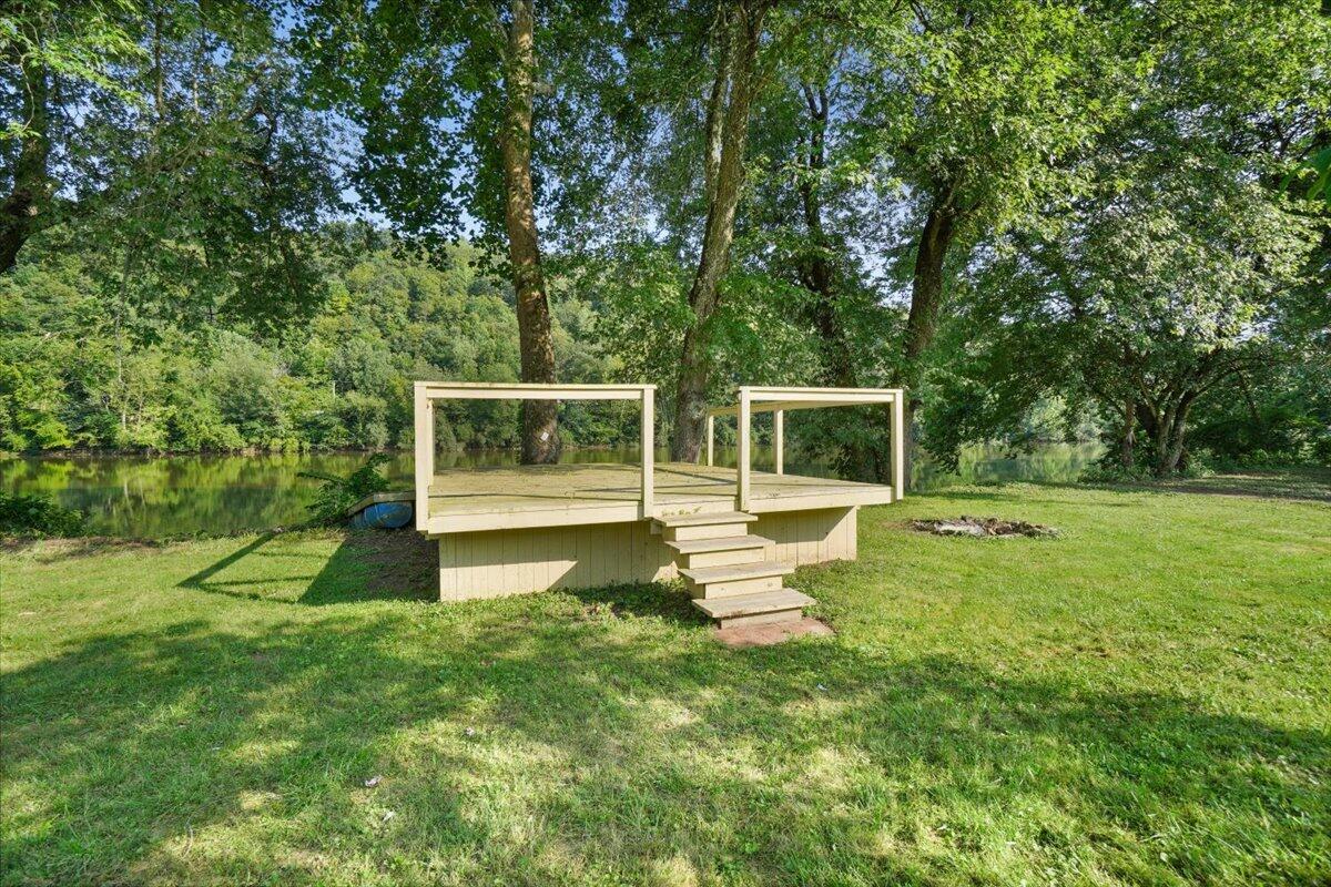 2712 Sycamore Lane