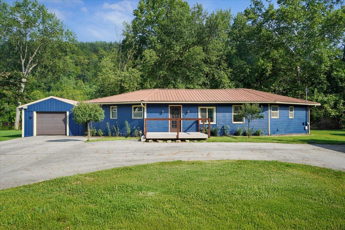 2712 Sycamore Lane