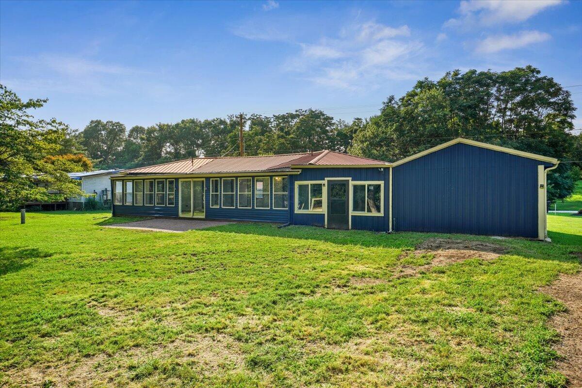 2712 Sycamore Lane