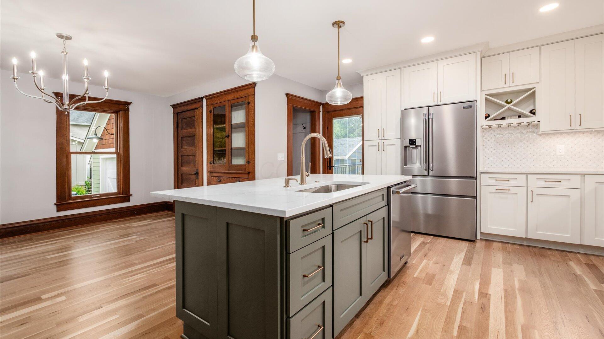 414 E College Street