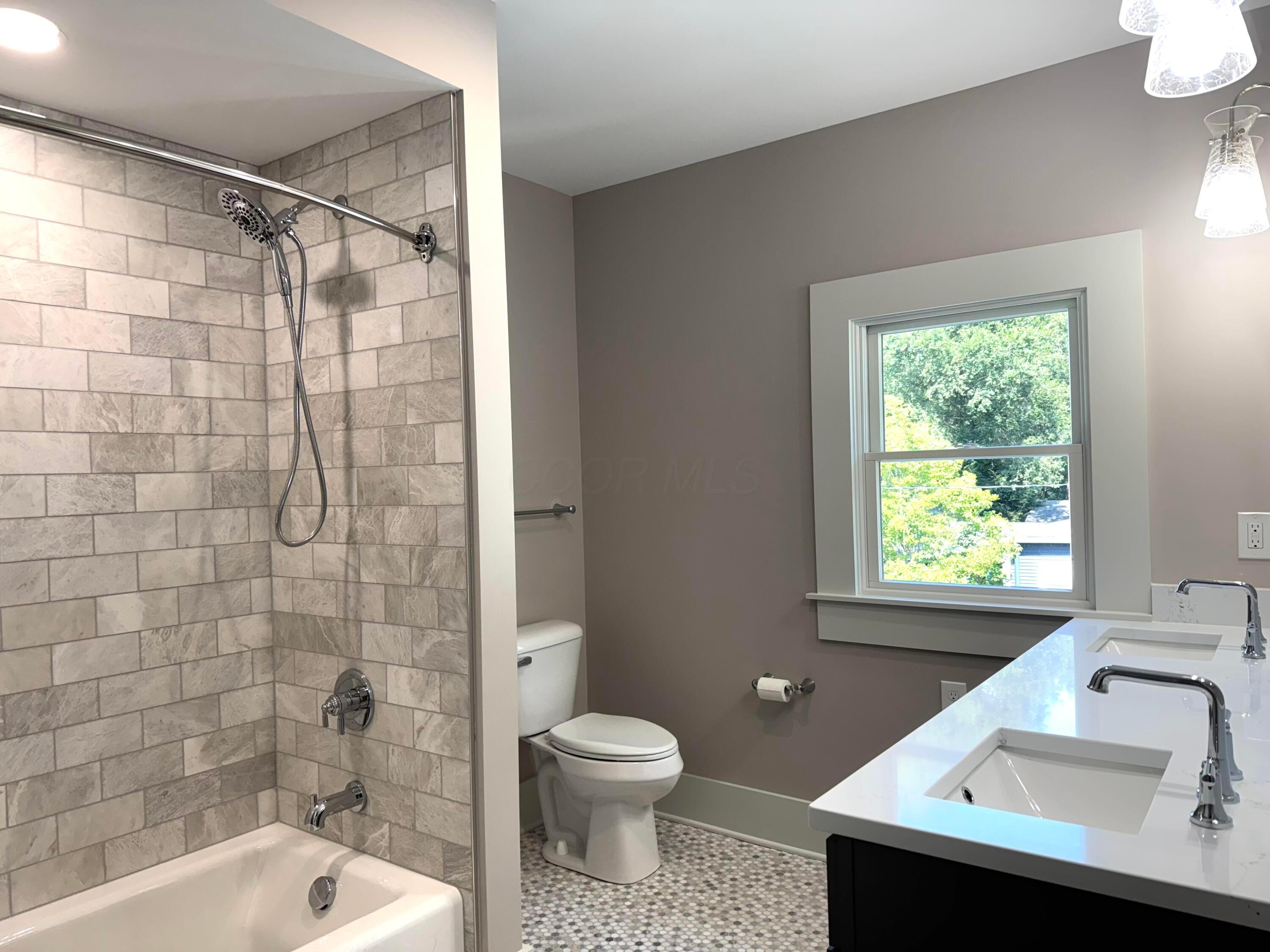 414 E College Street