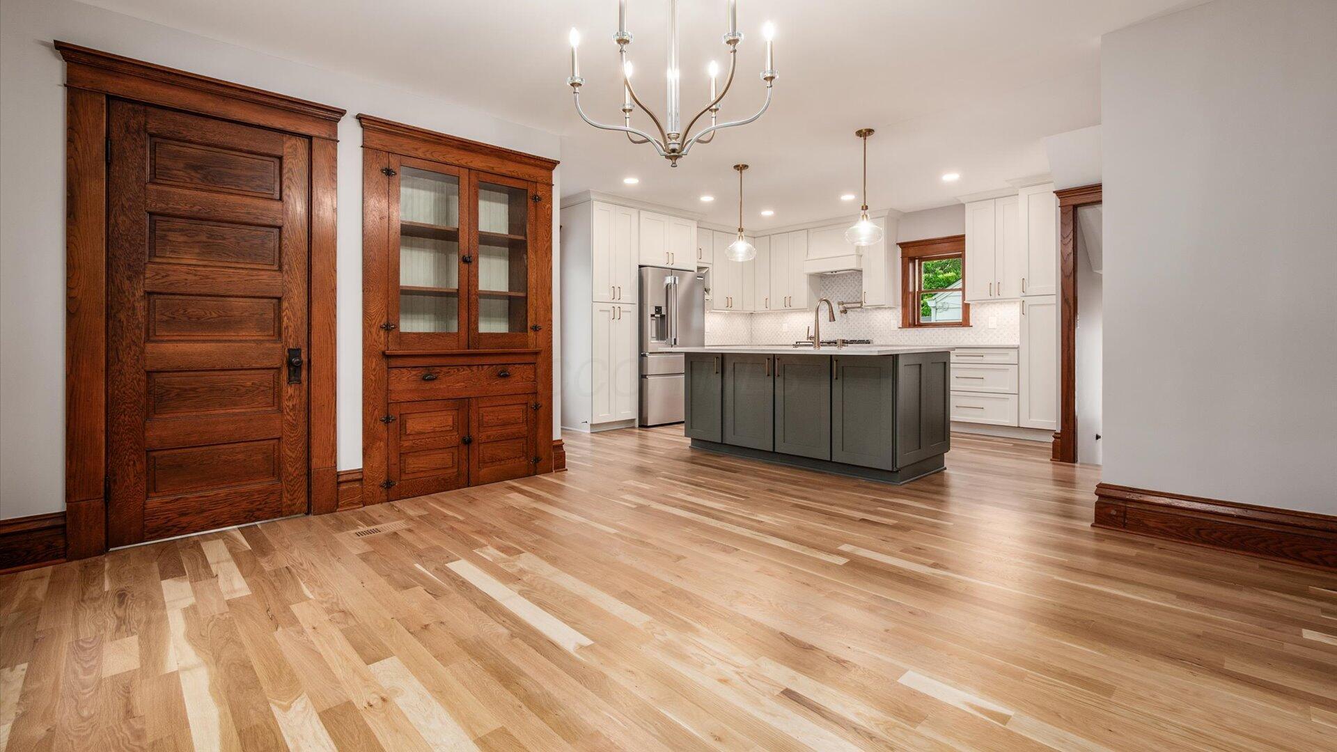 414 E College Street