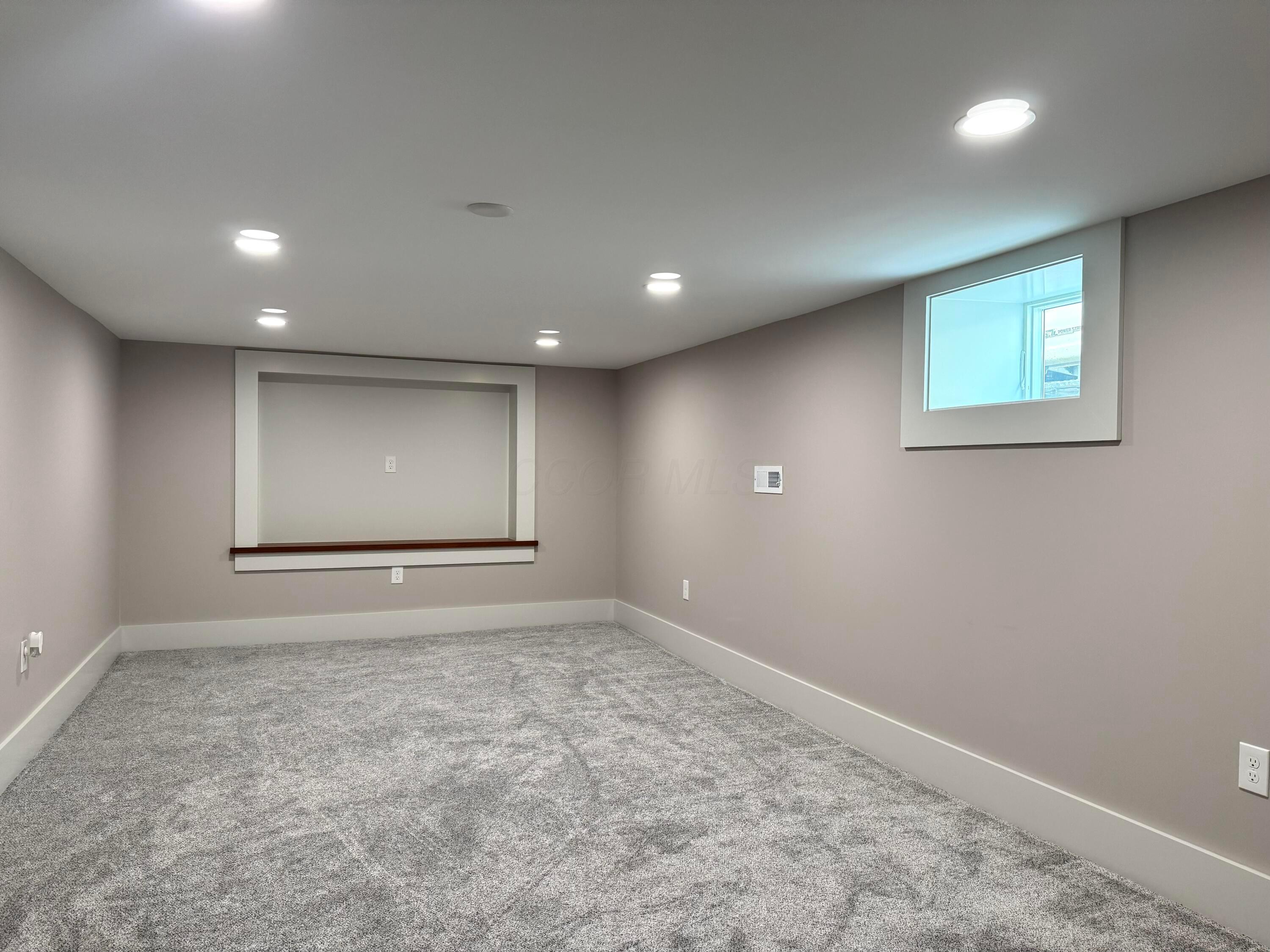 414 E College Street