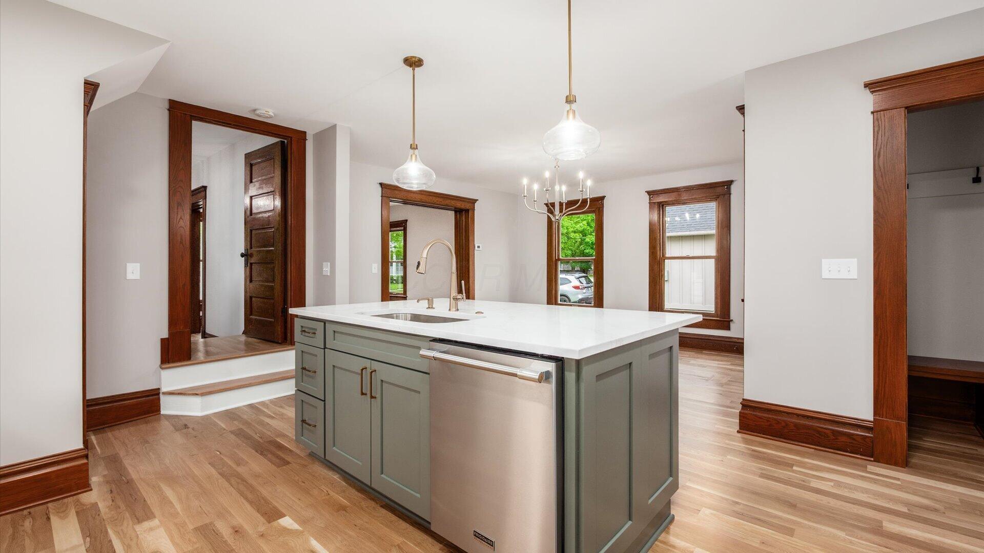 414 E College Street