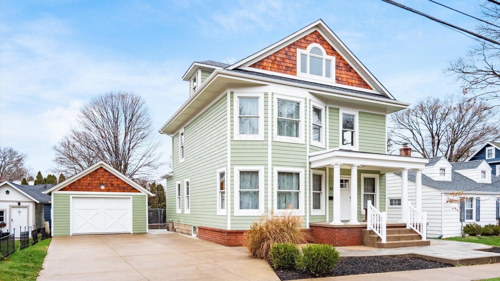 414 E College Street