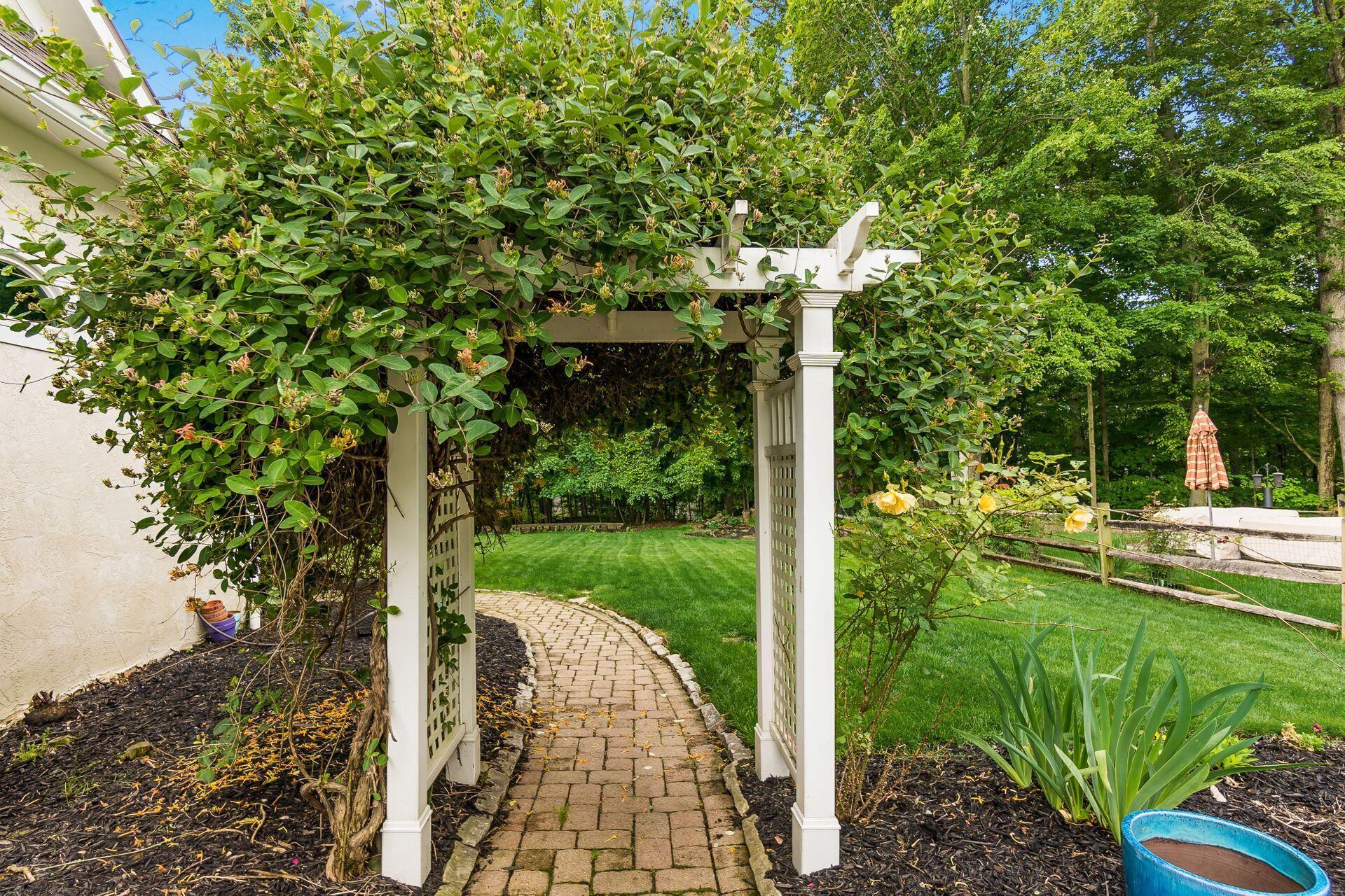 5552 Quail Hollow Way