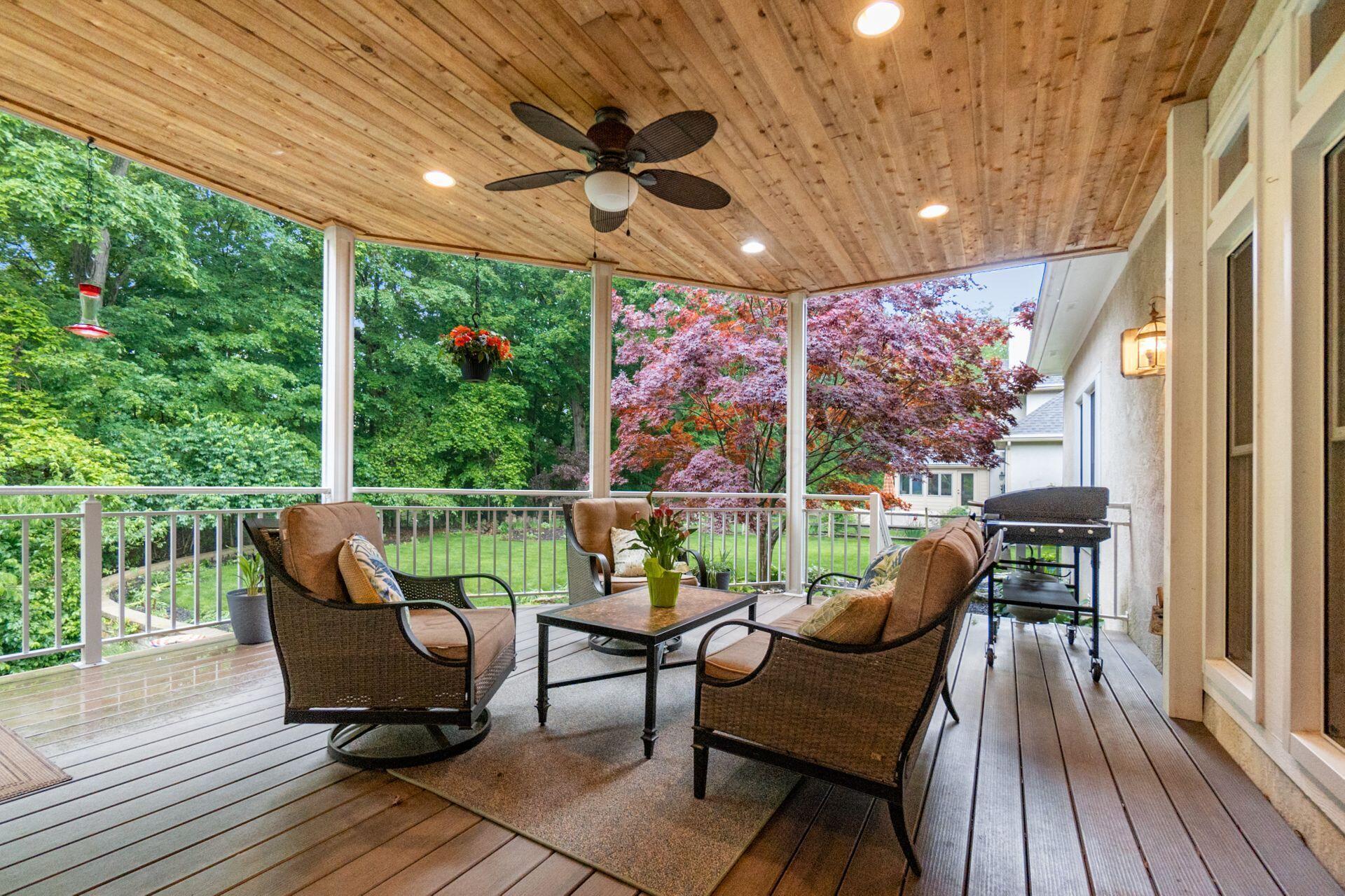 5552 Quail Hollow Way