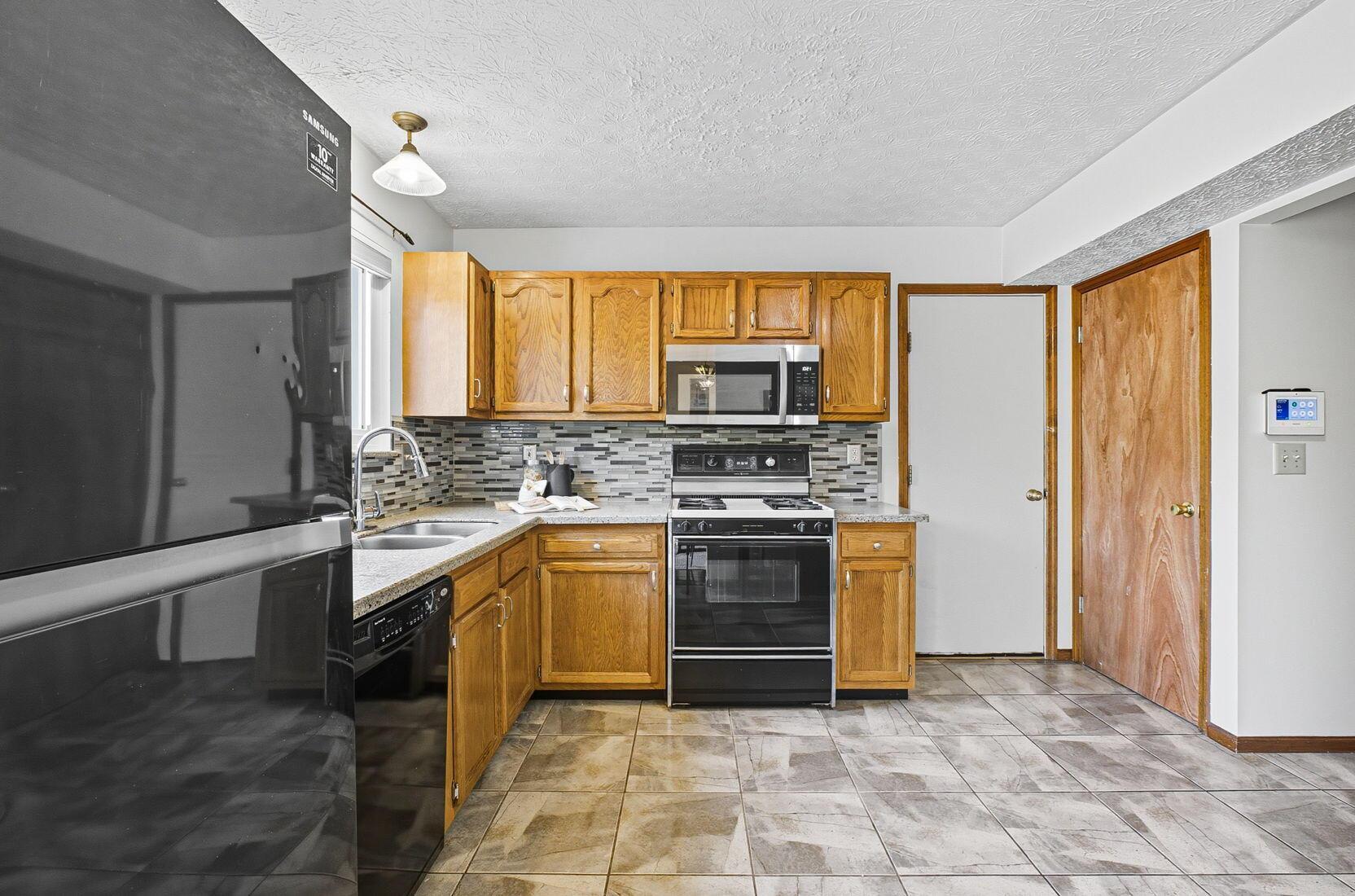 3900 Cliff Ridge Court