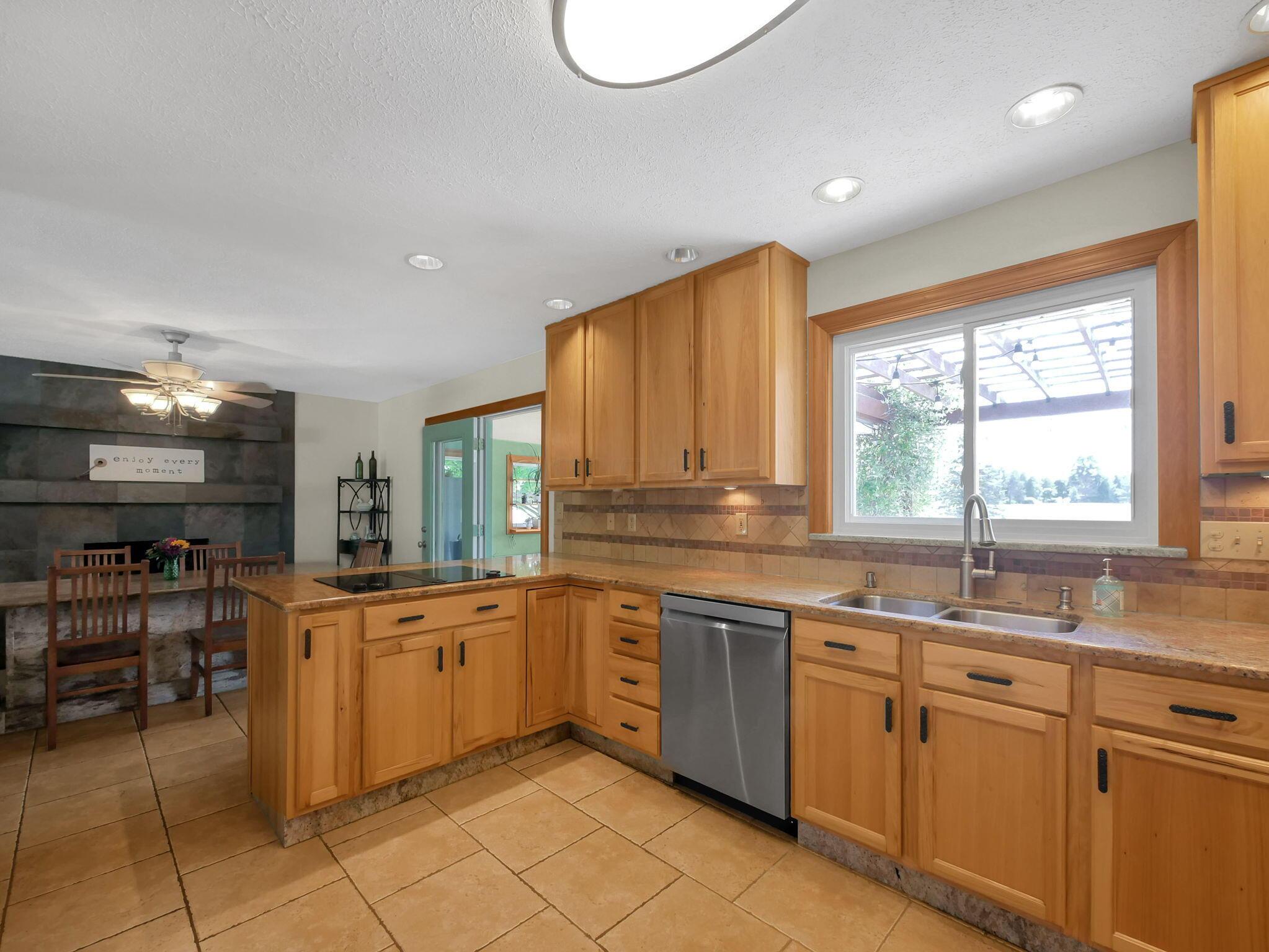 3412 Creek Road