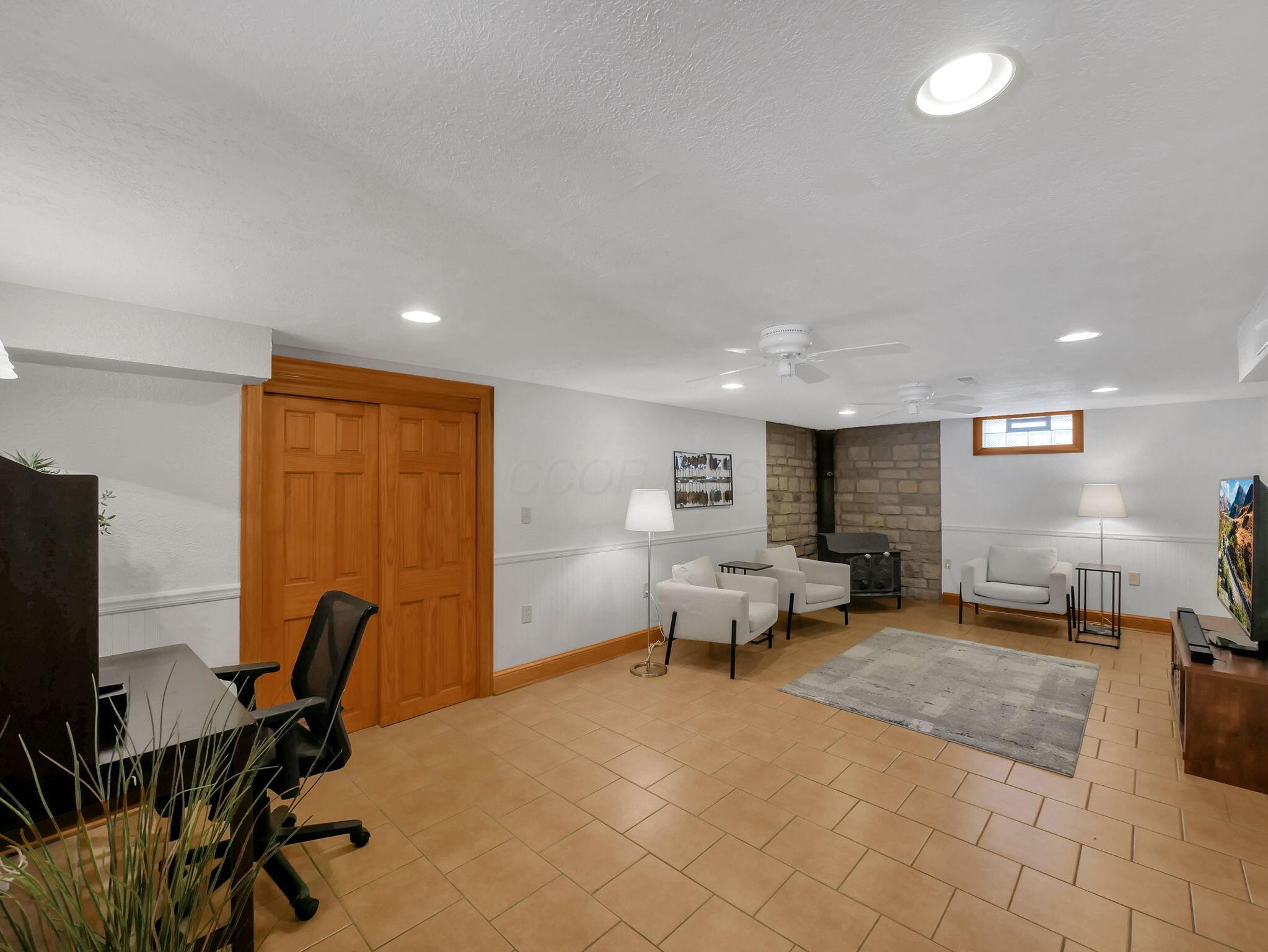 3412 Creek Road