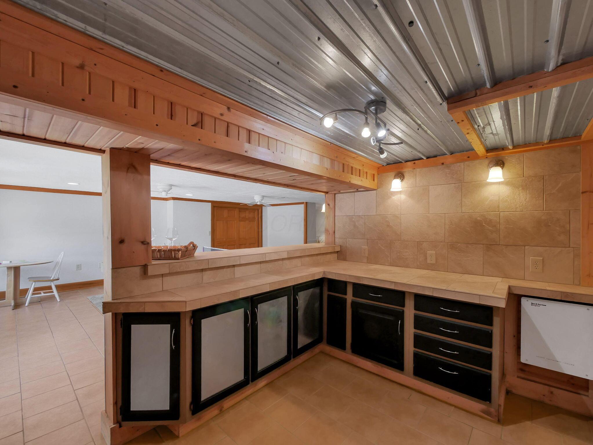 3412 Creek Road