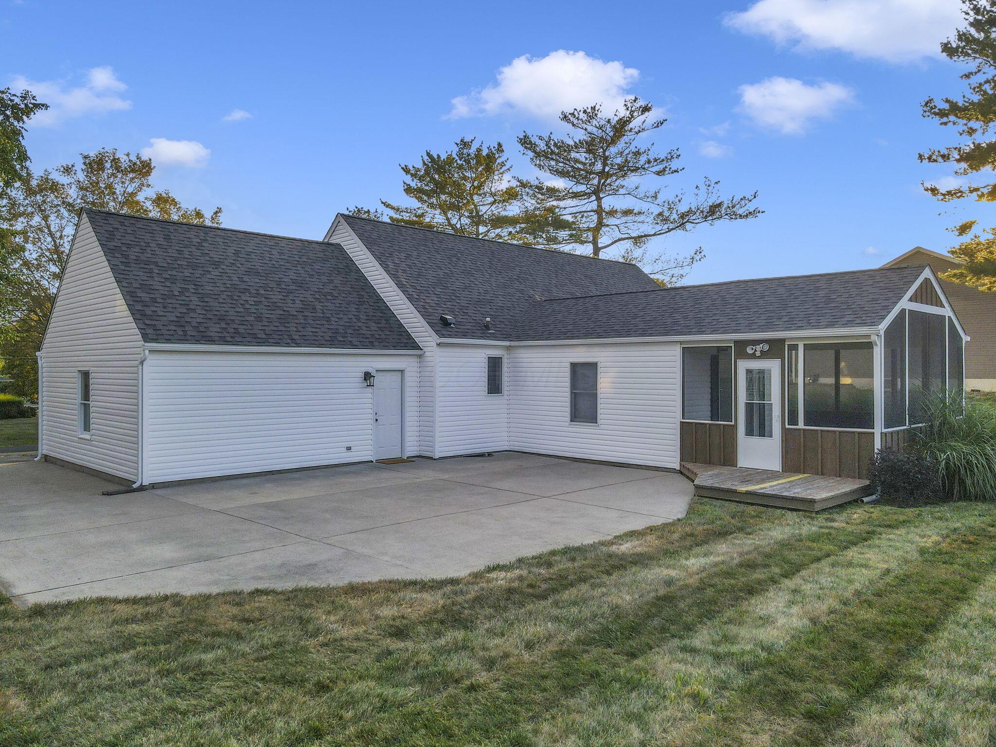 541 Lakeshore Drive E