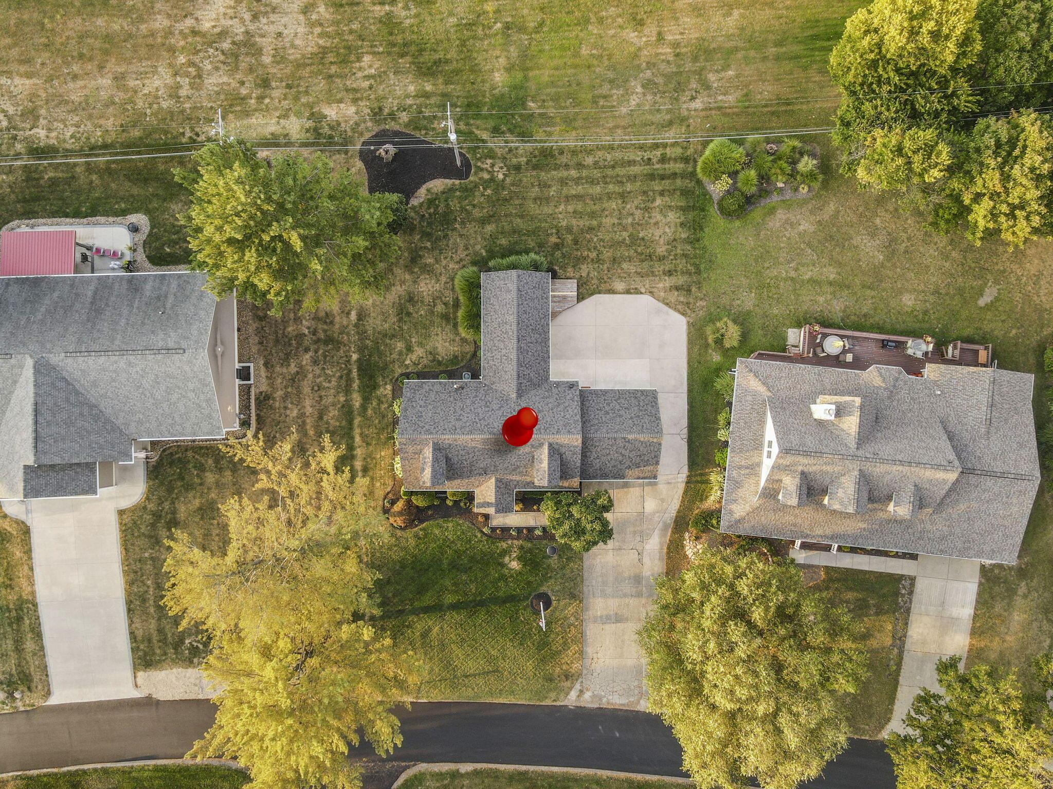 541 Lakeshore Drive E