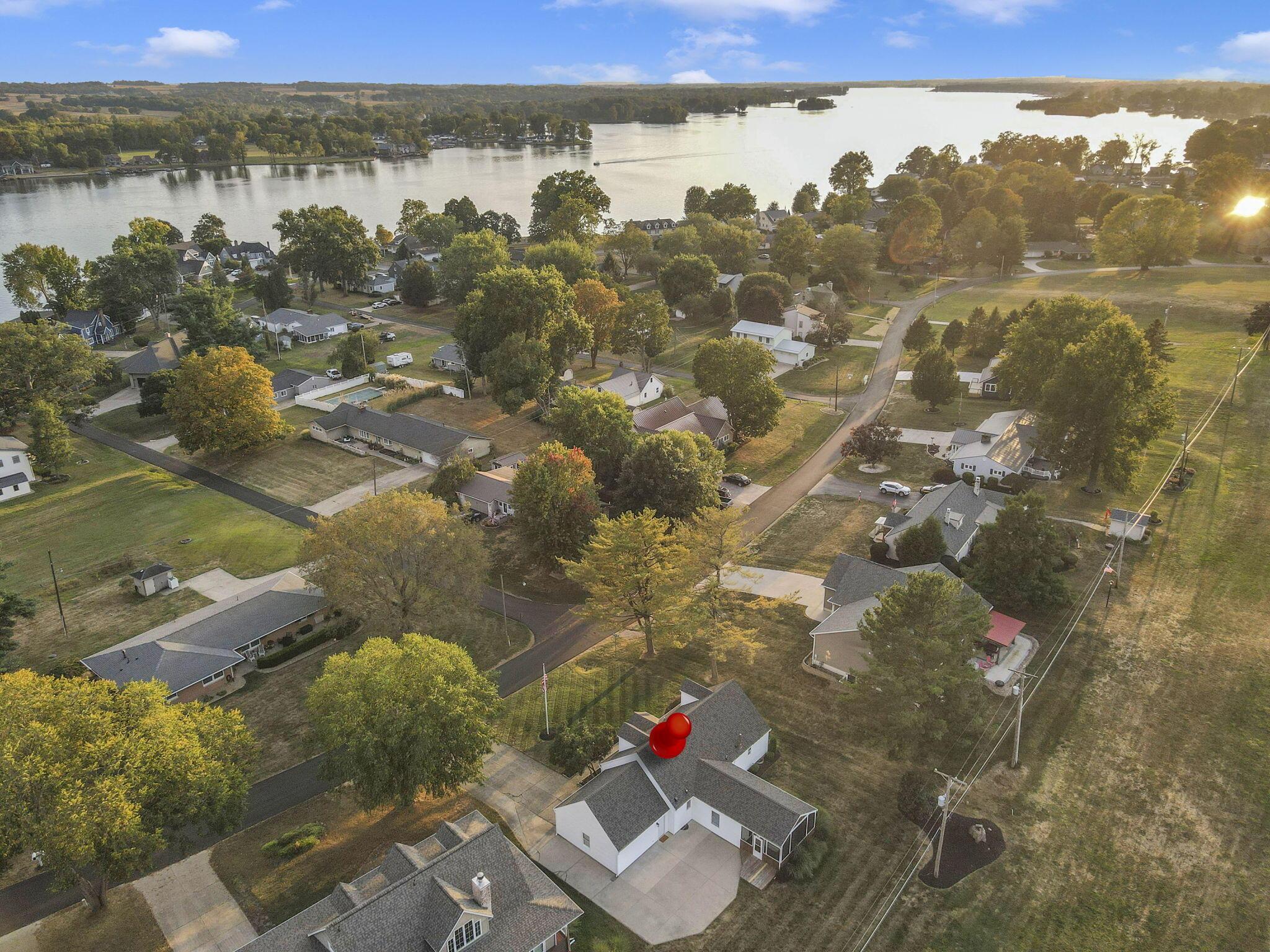 541 Lakeshore Drive E