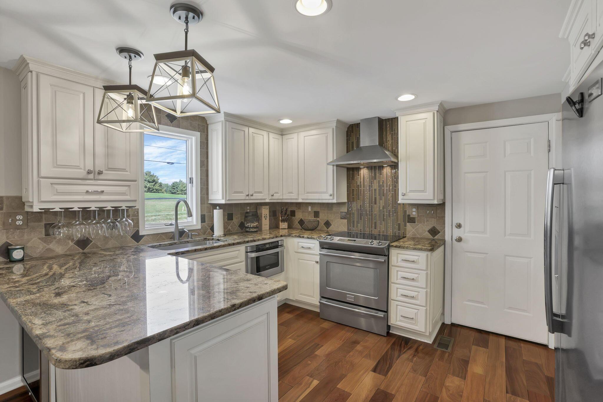 541 Lakeshore Drive E