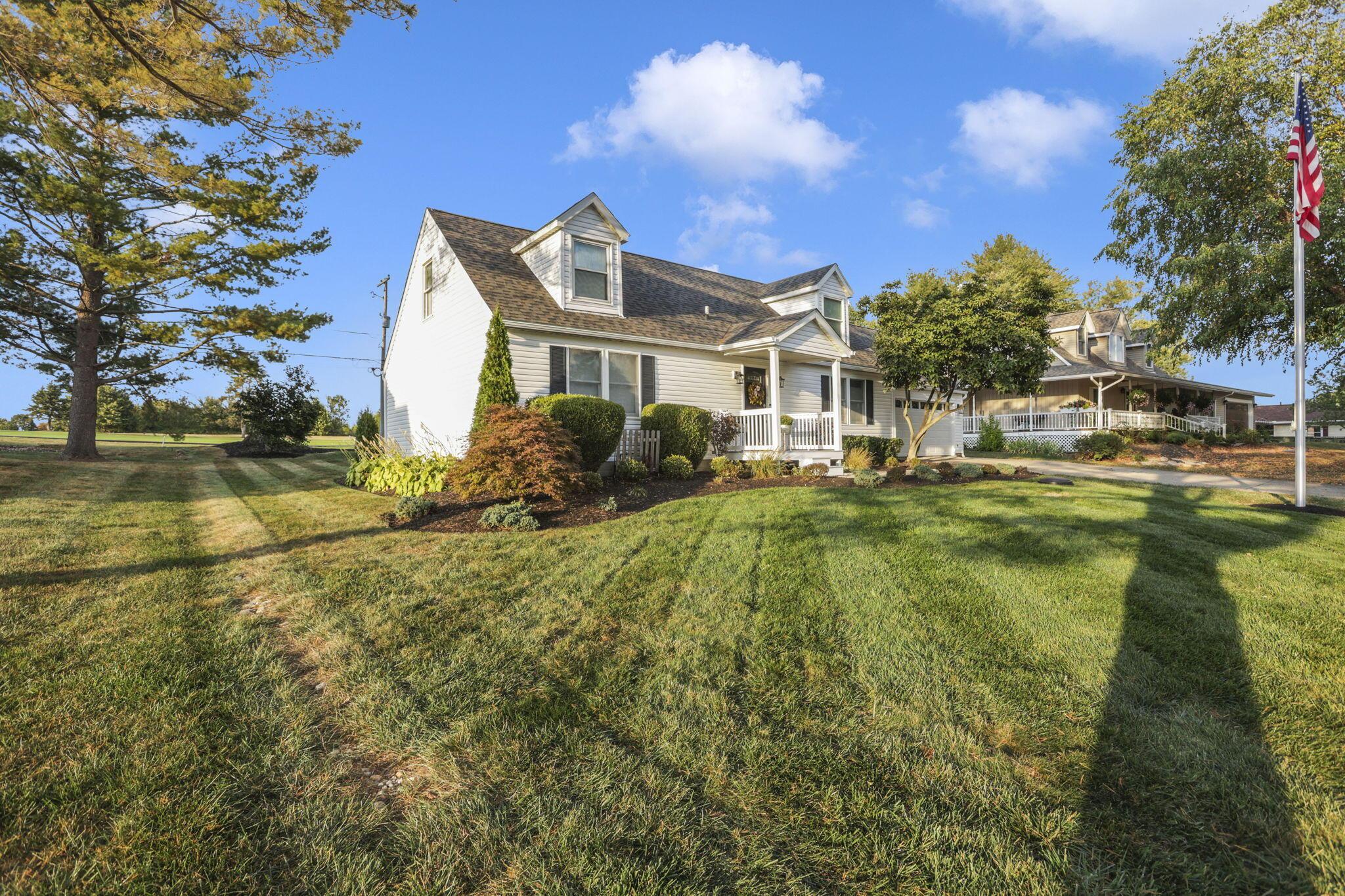 541 Lakeshore Drive E