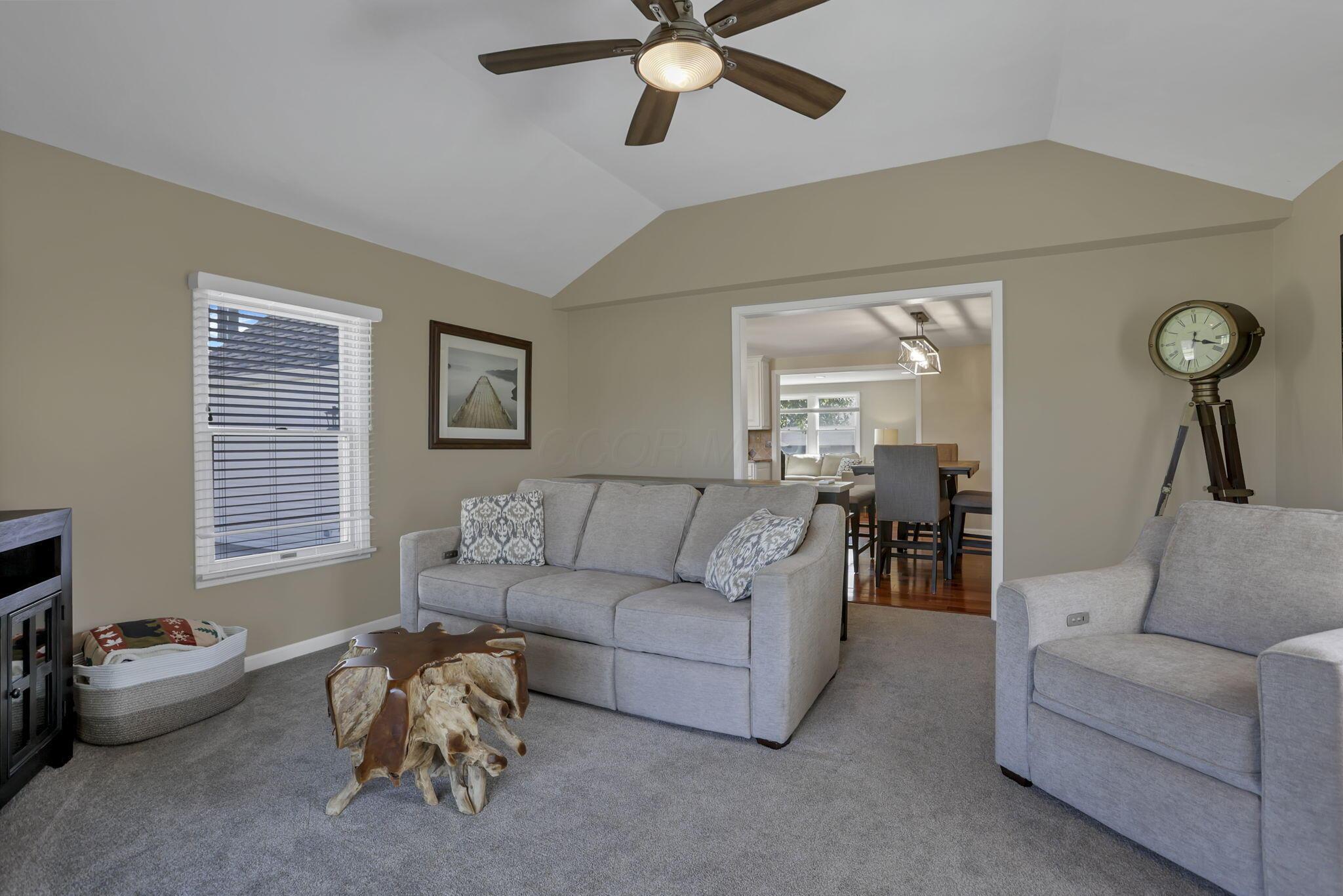 541 Lakeshore Drive E