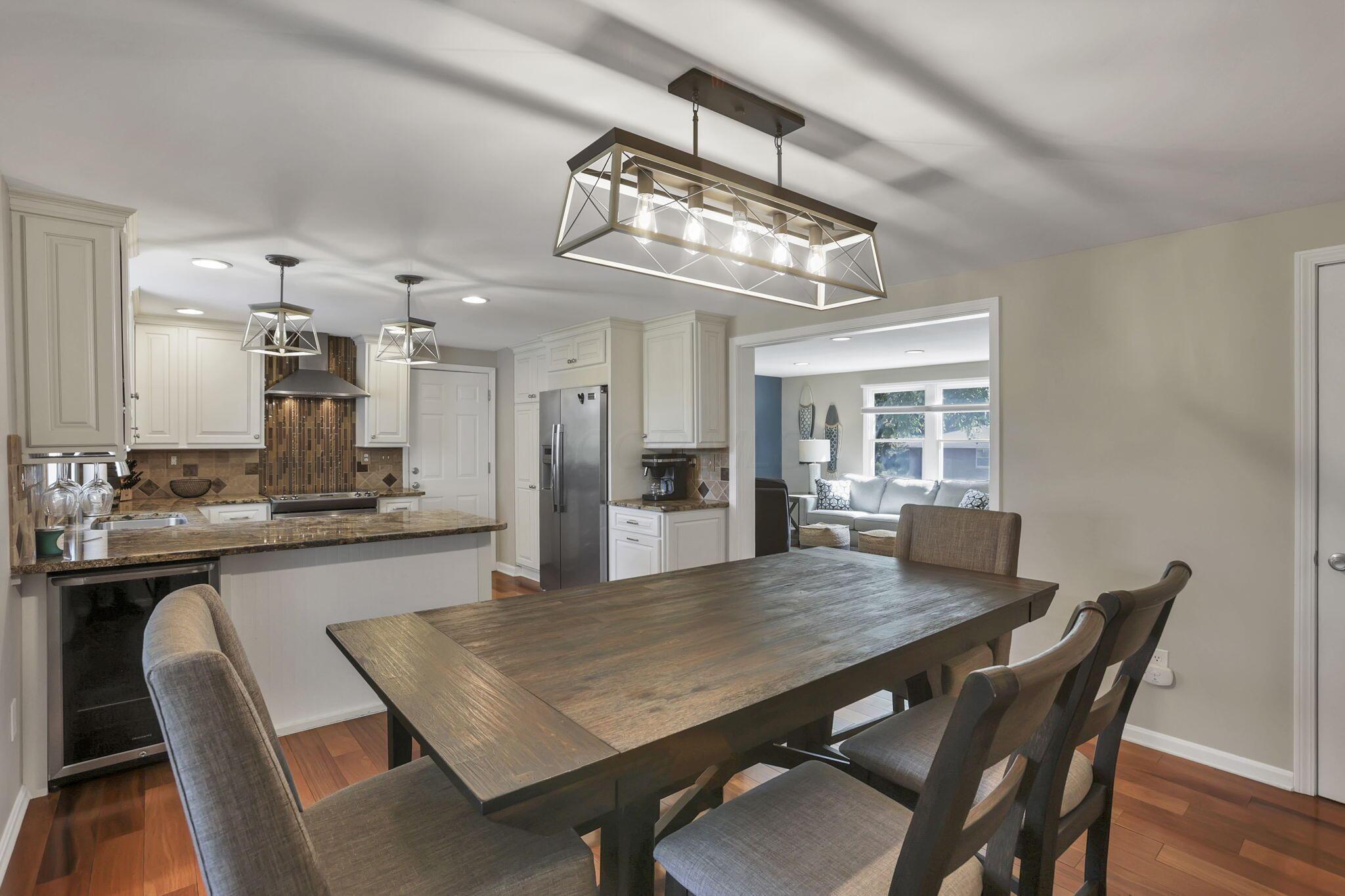 541 Lakeshore Drive E