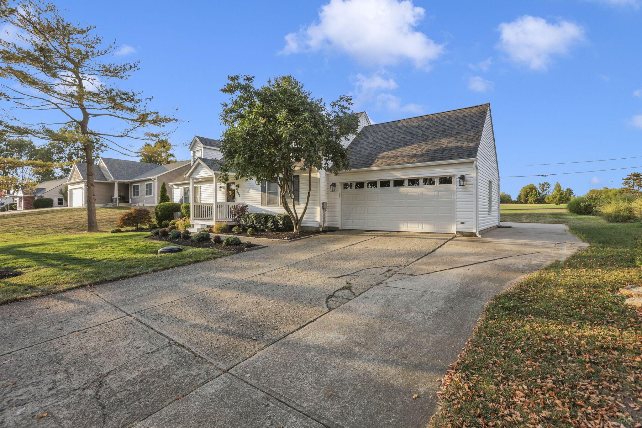 541 Lakeshore Drive E