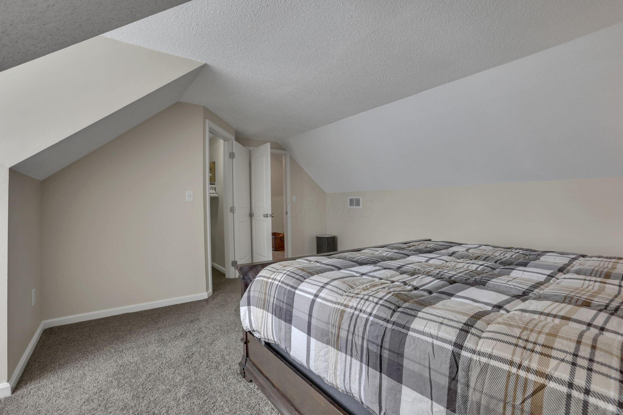 541 Lakeshore Drive E