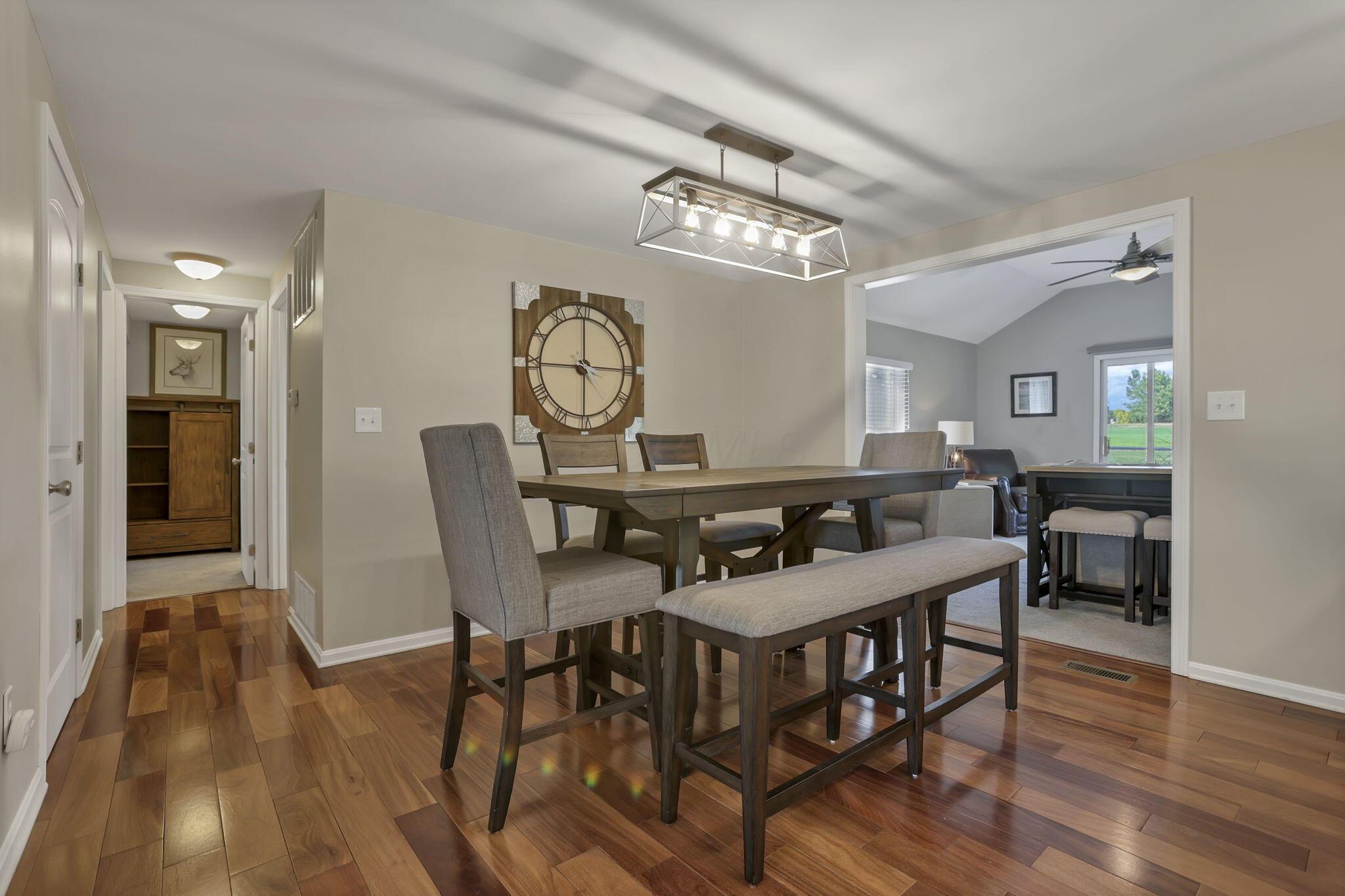 541 Lakeshore Drive E