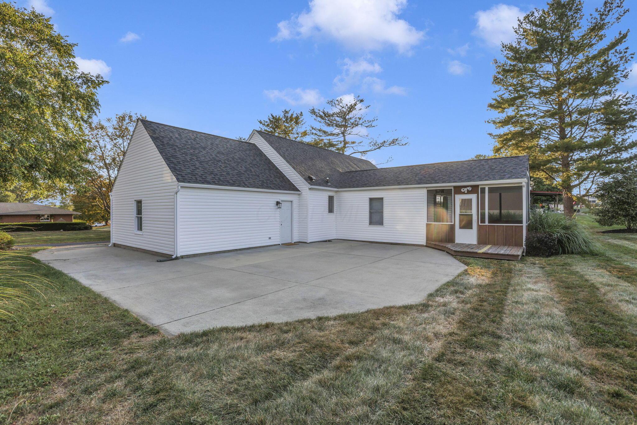 541 Lakeshore Drive E