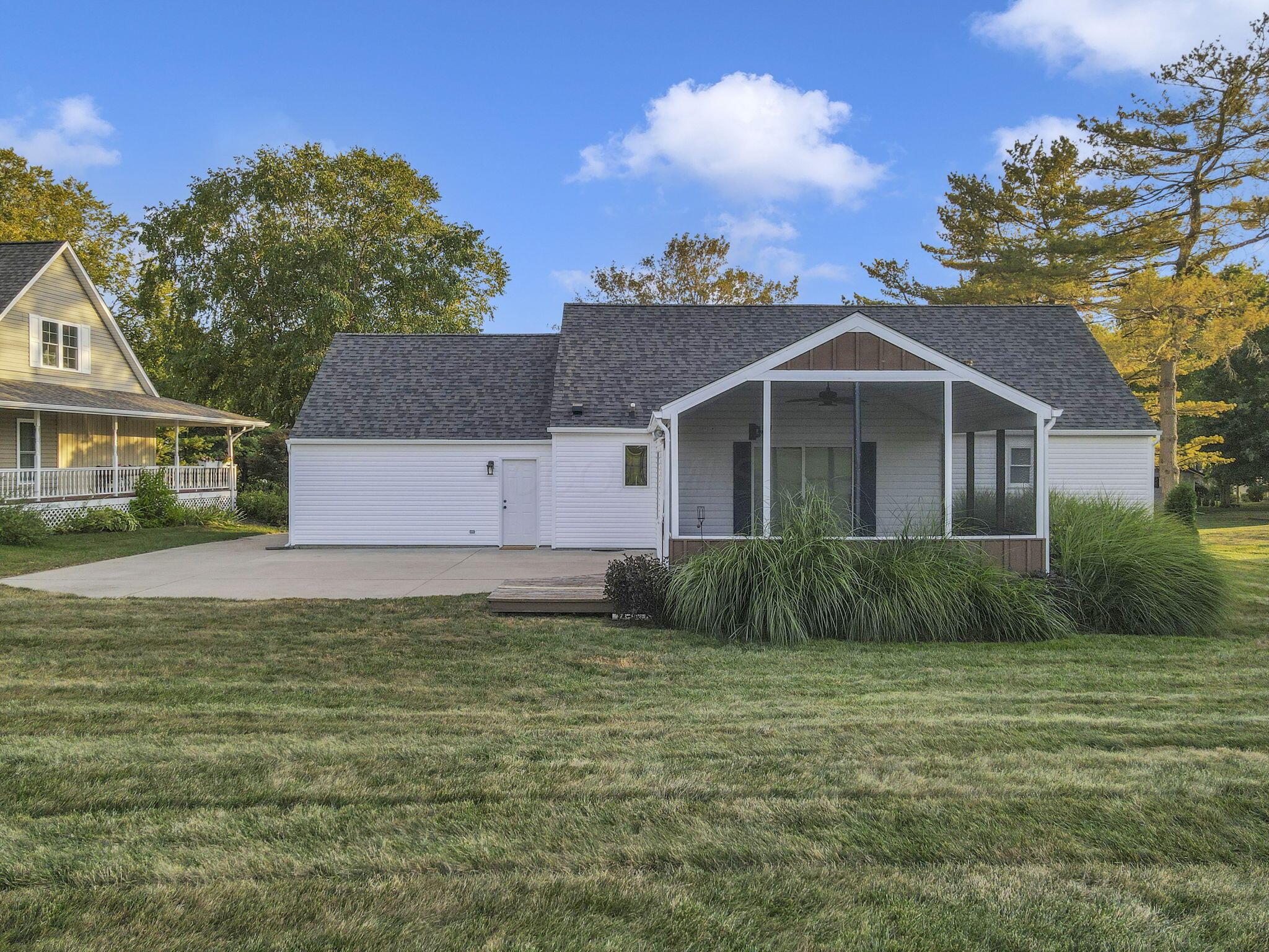 541 Lakeshore Drive E