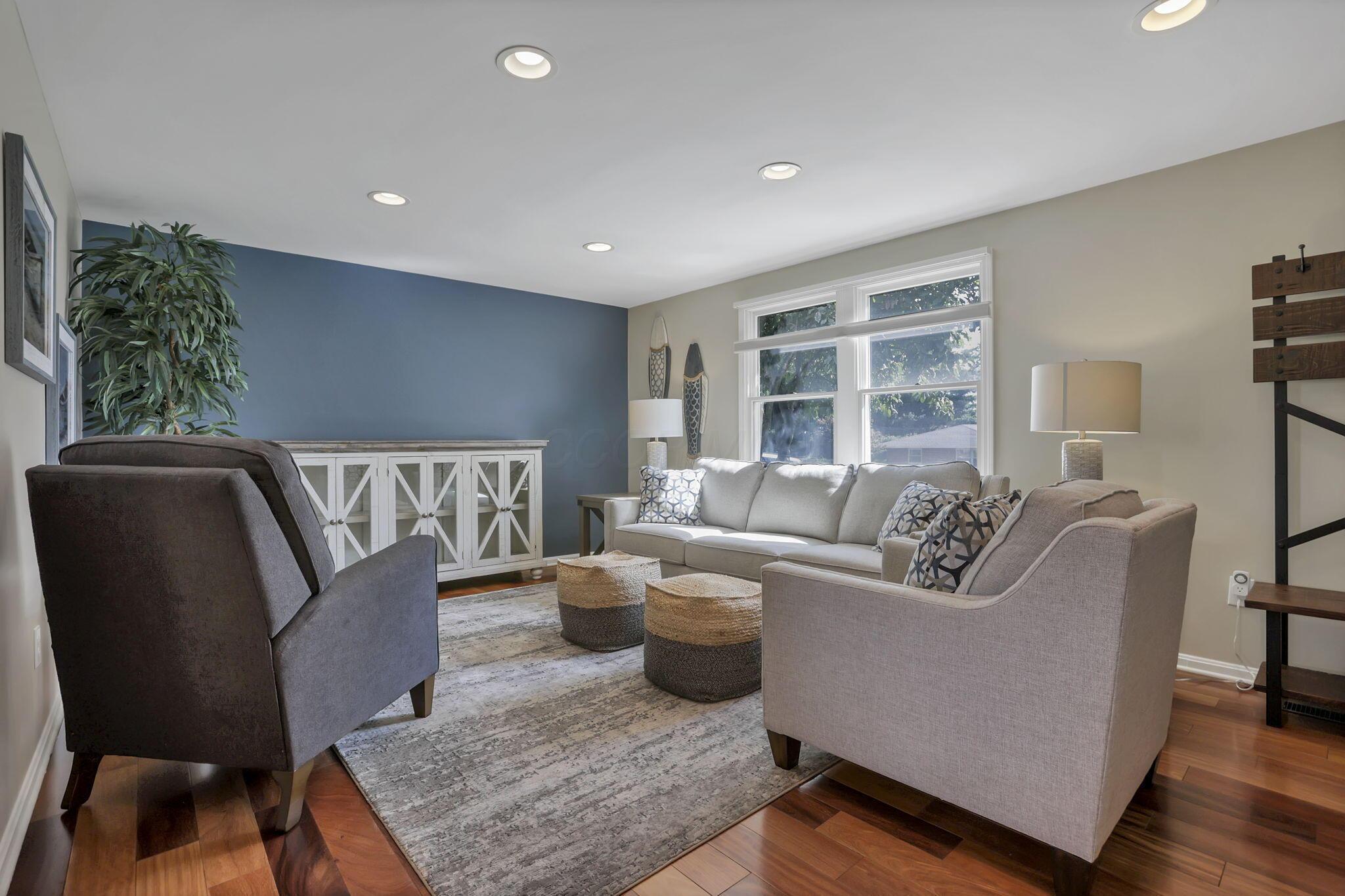 541 Lakeshore Drive E