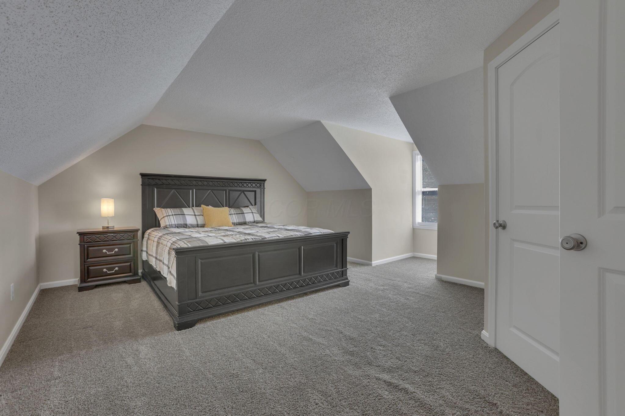 541 Lakeshore Drive E