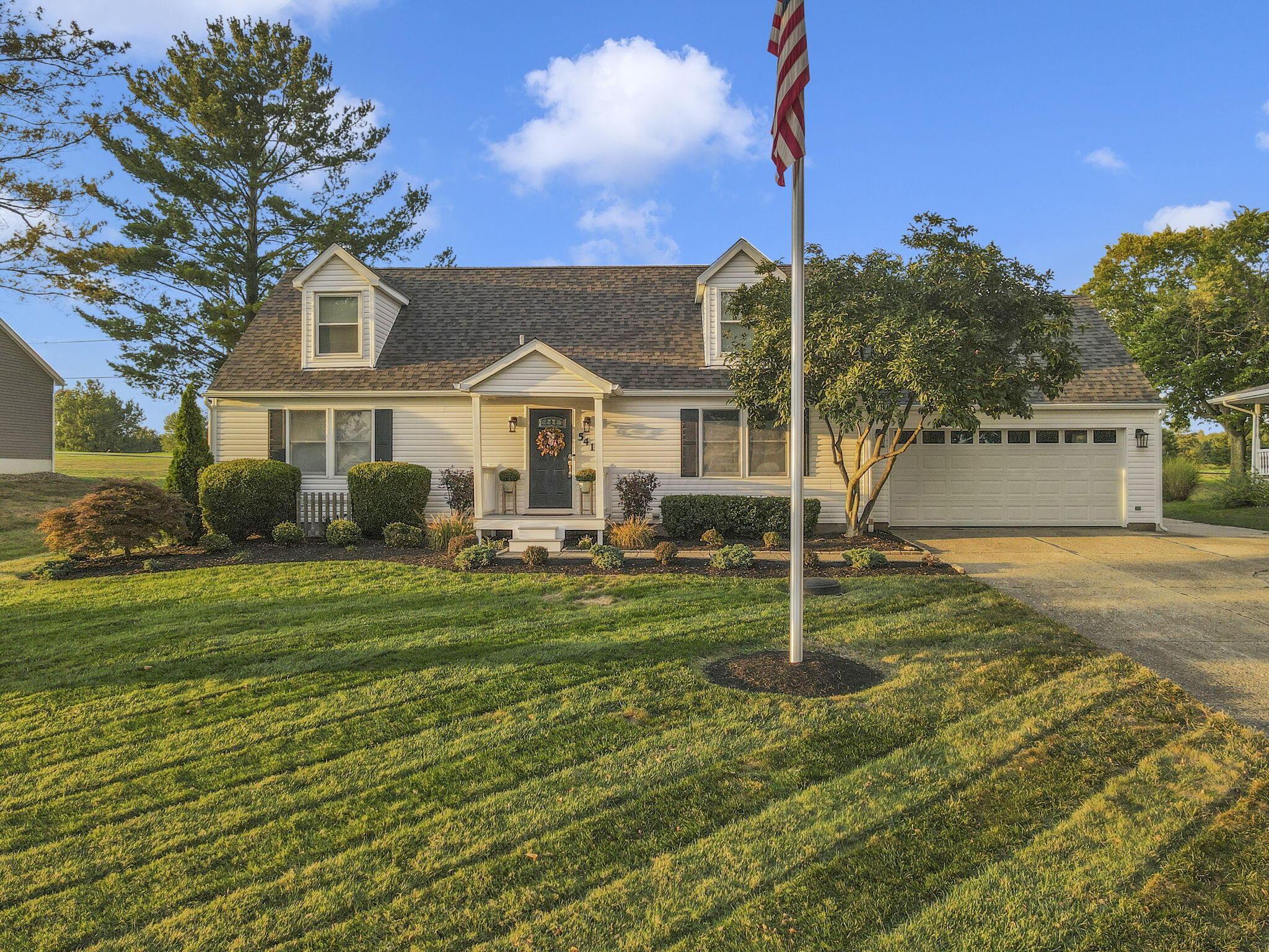541 Lakeshore Drive E