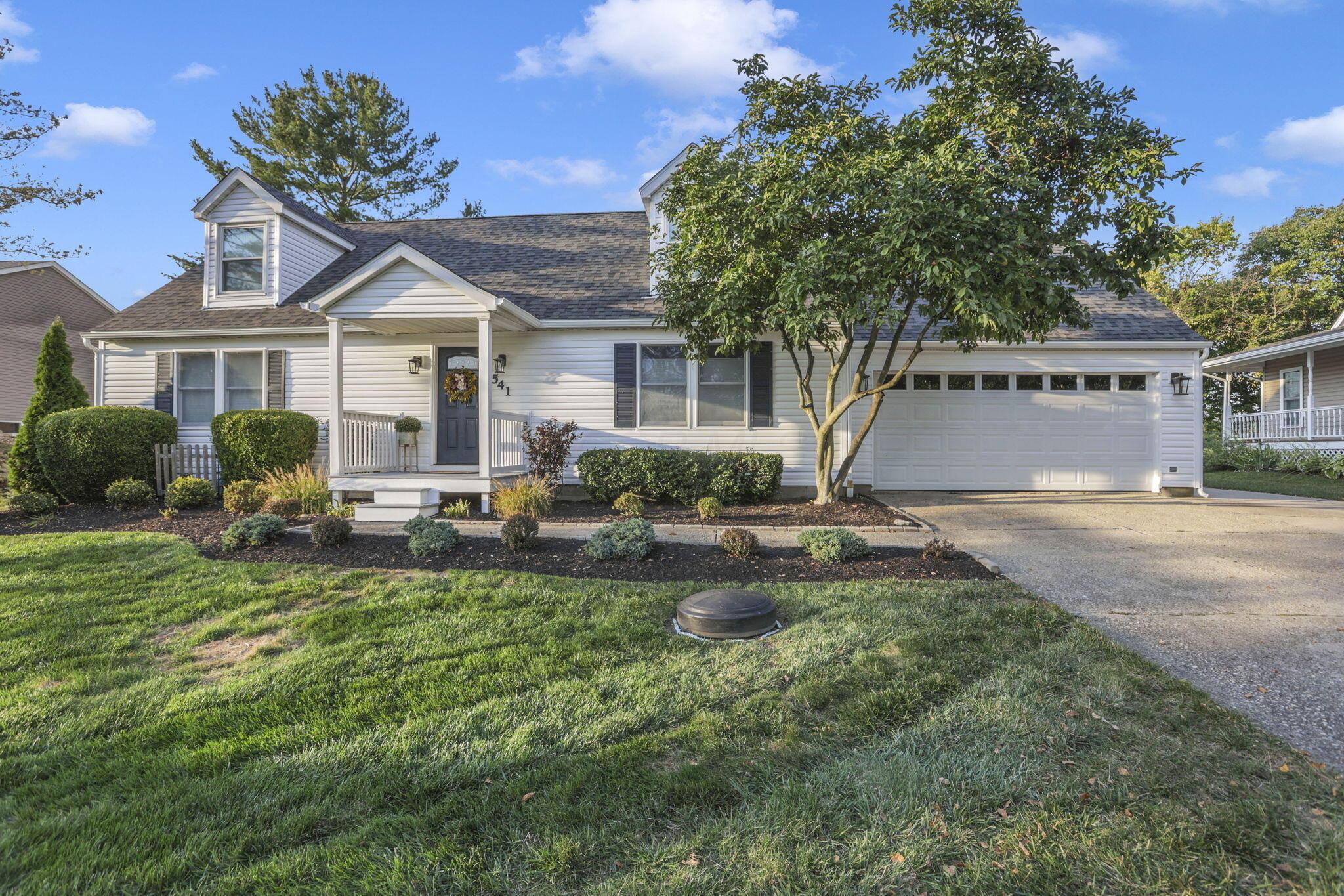 541 Lakeshore Drive E
