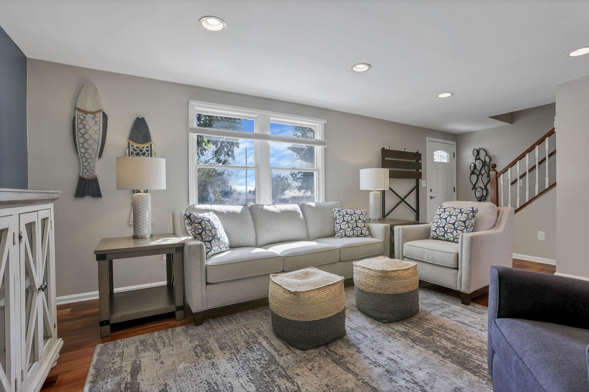 541 Lakeshore Drive E