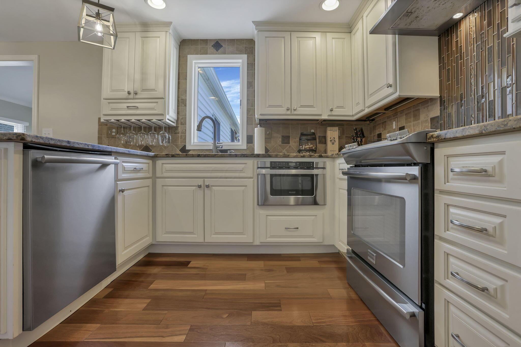 541 Lakeshore Drive E