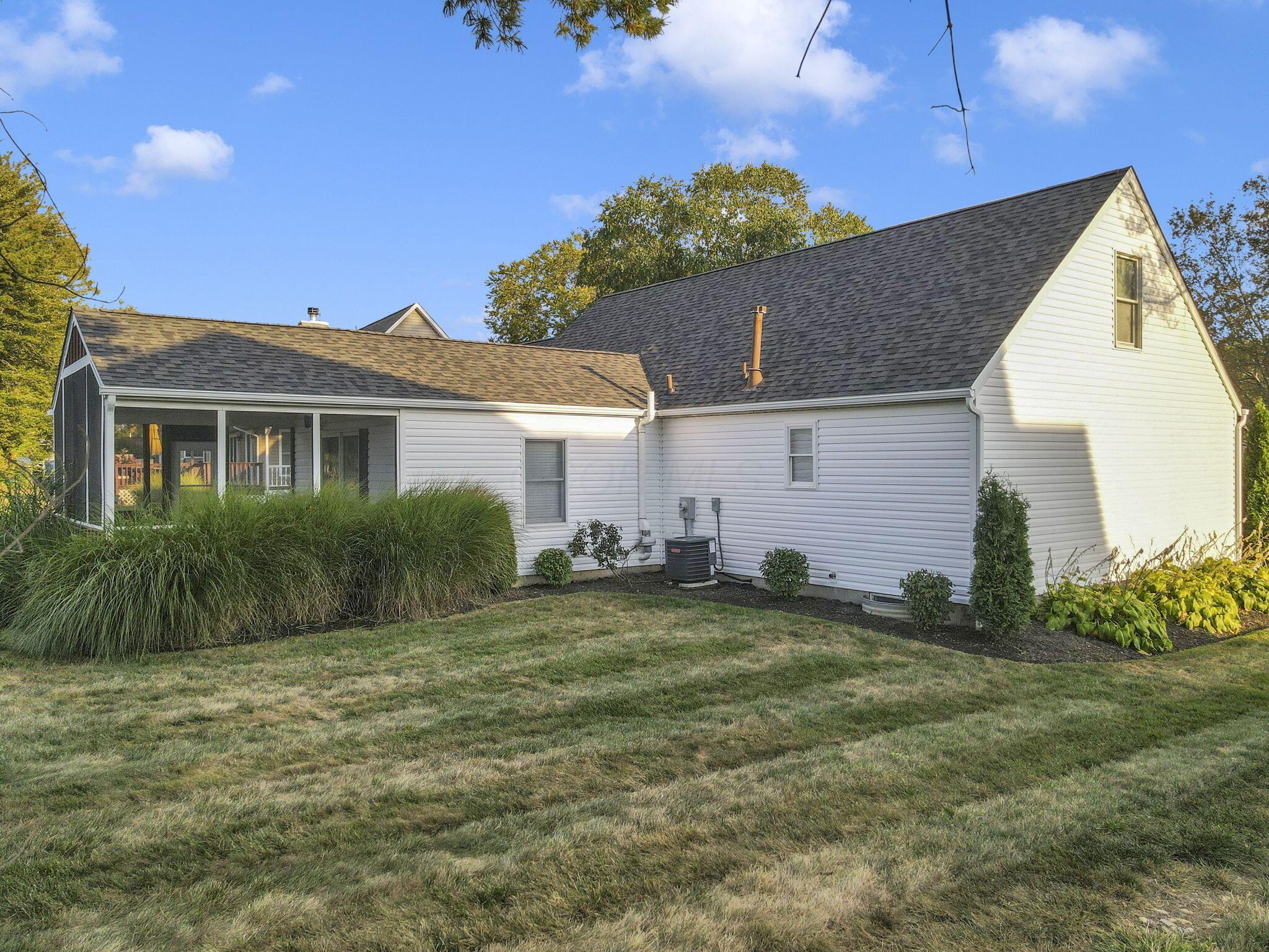541 Lakeshore Drive E