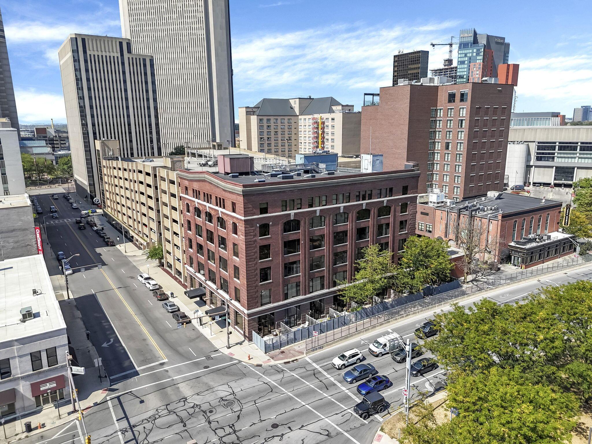 78 E Chestnut Street, 507