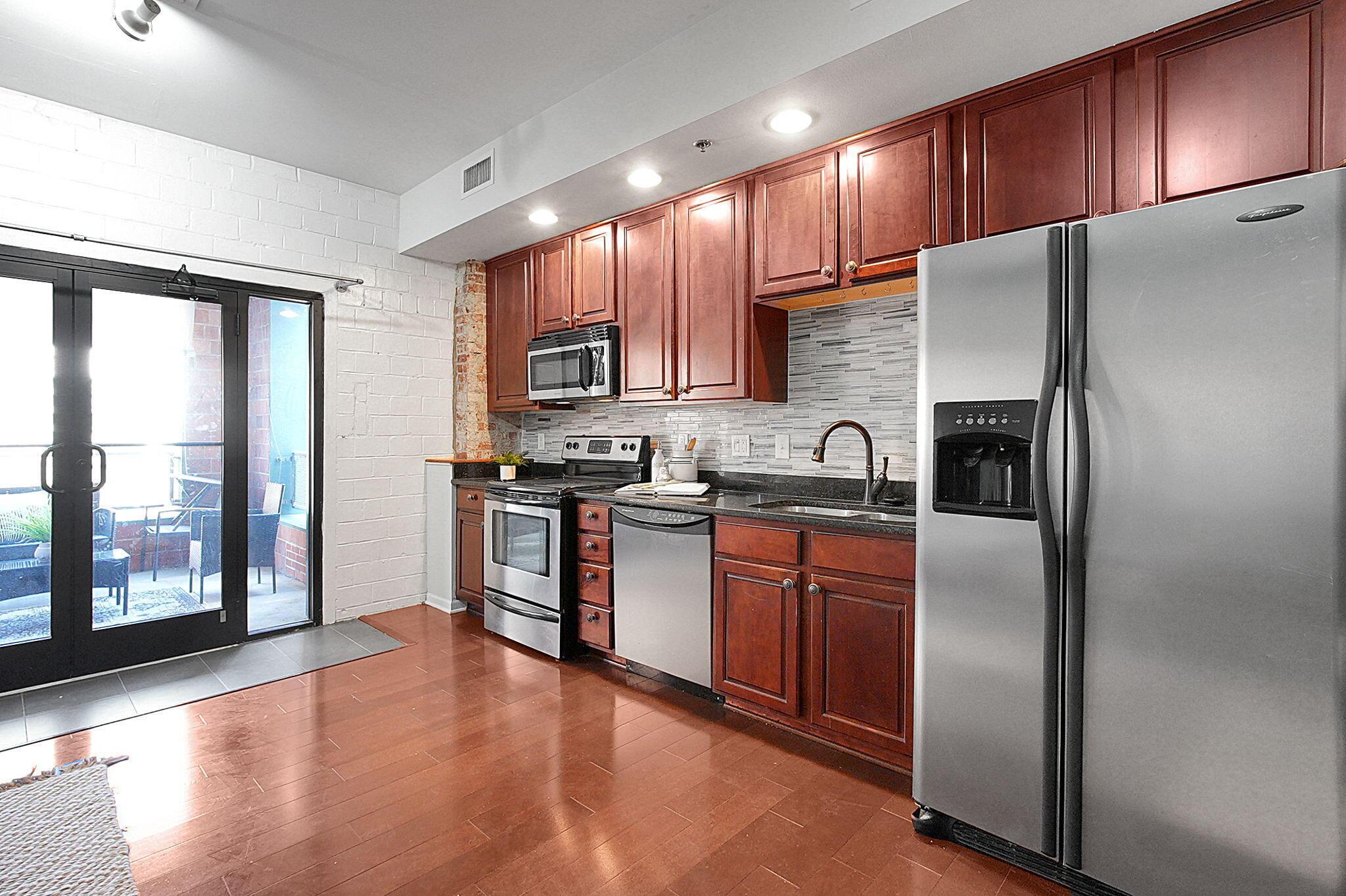 78 E Chestnut Street, 507