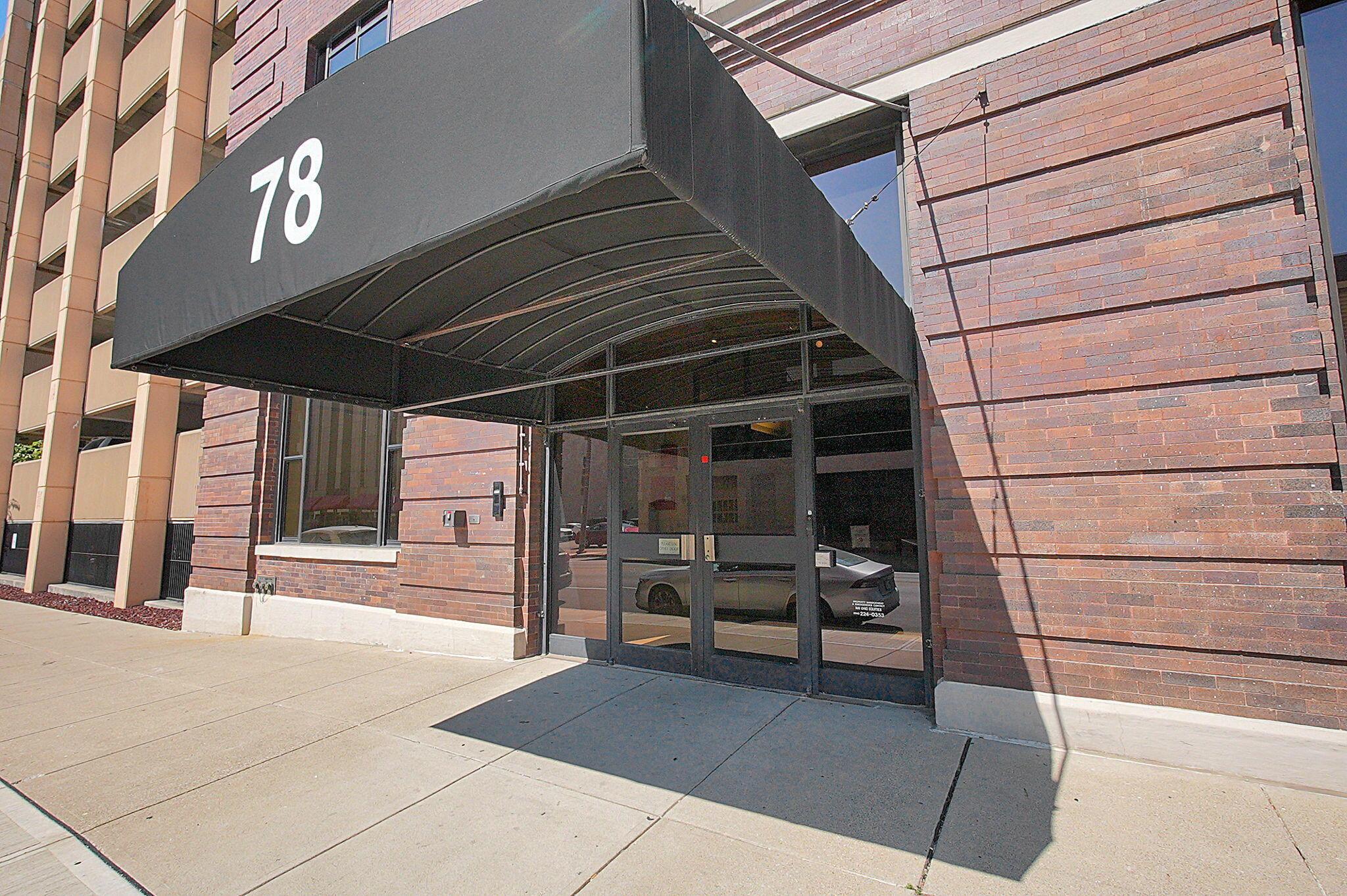 78 E Chestnut Street, 507