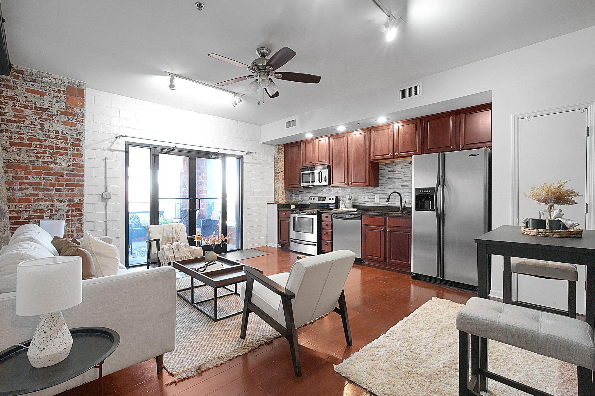 78 E Chestnut Street, 507