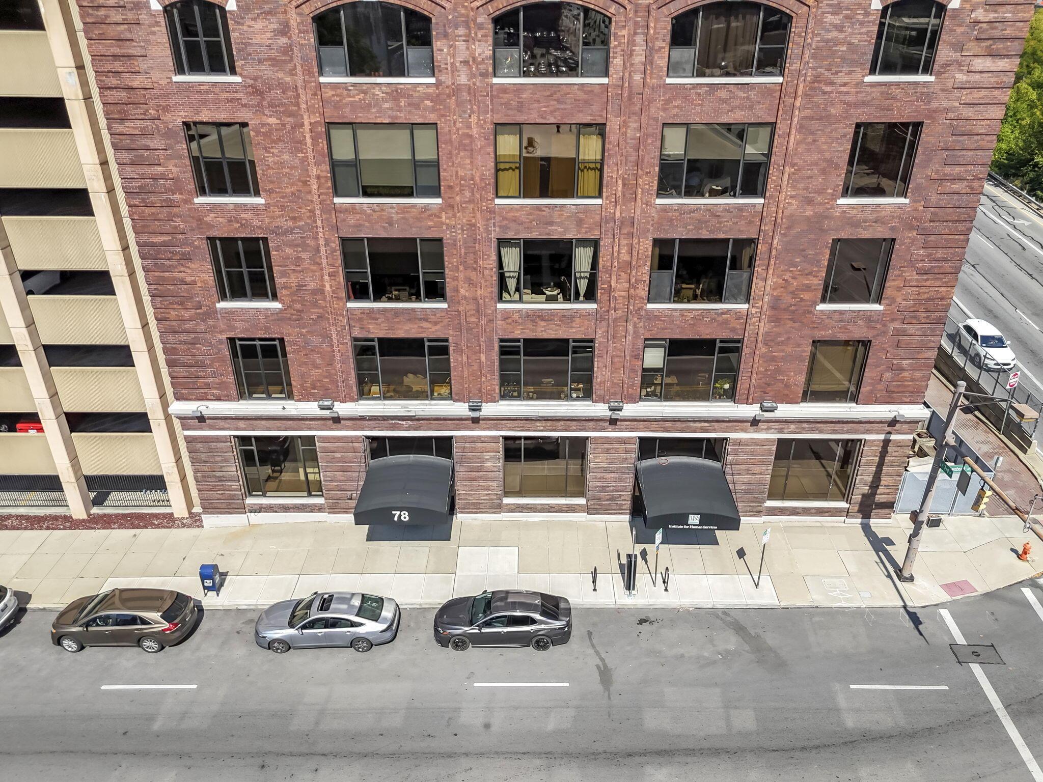 78 E Chestnut Street, 507