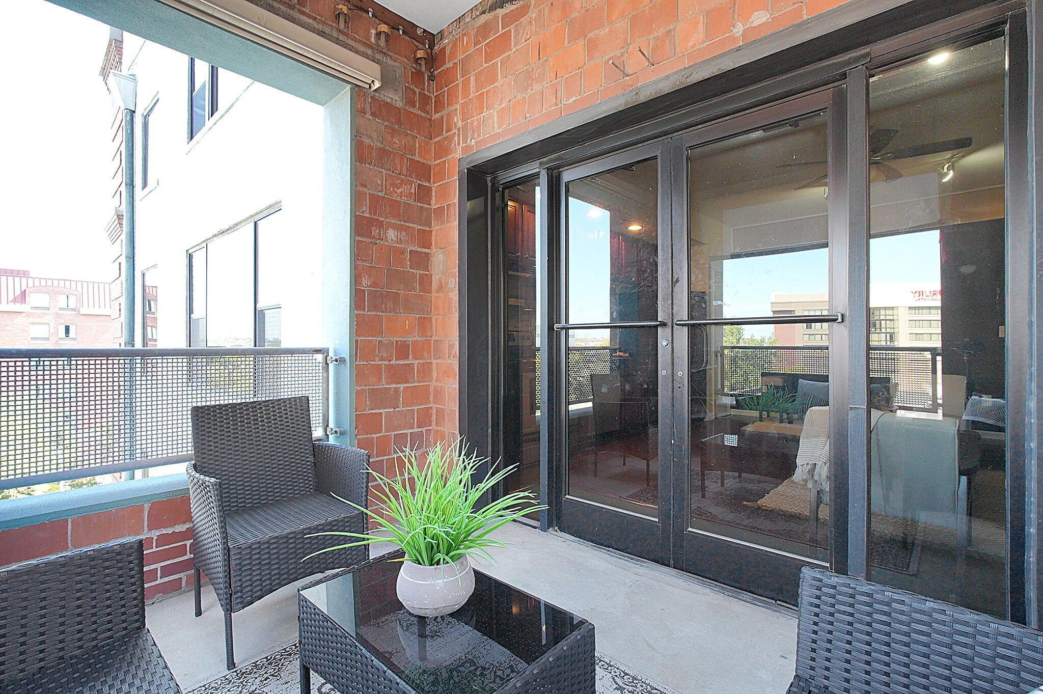 78 E Chestnut Street, 507