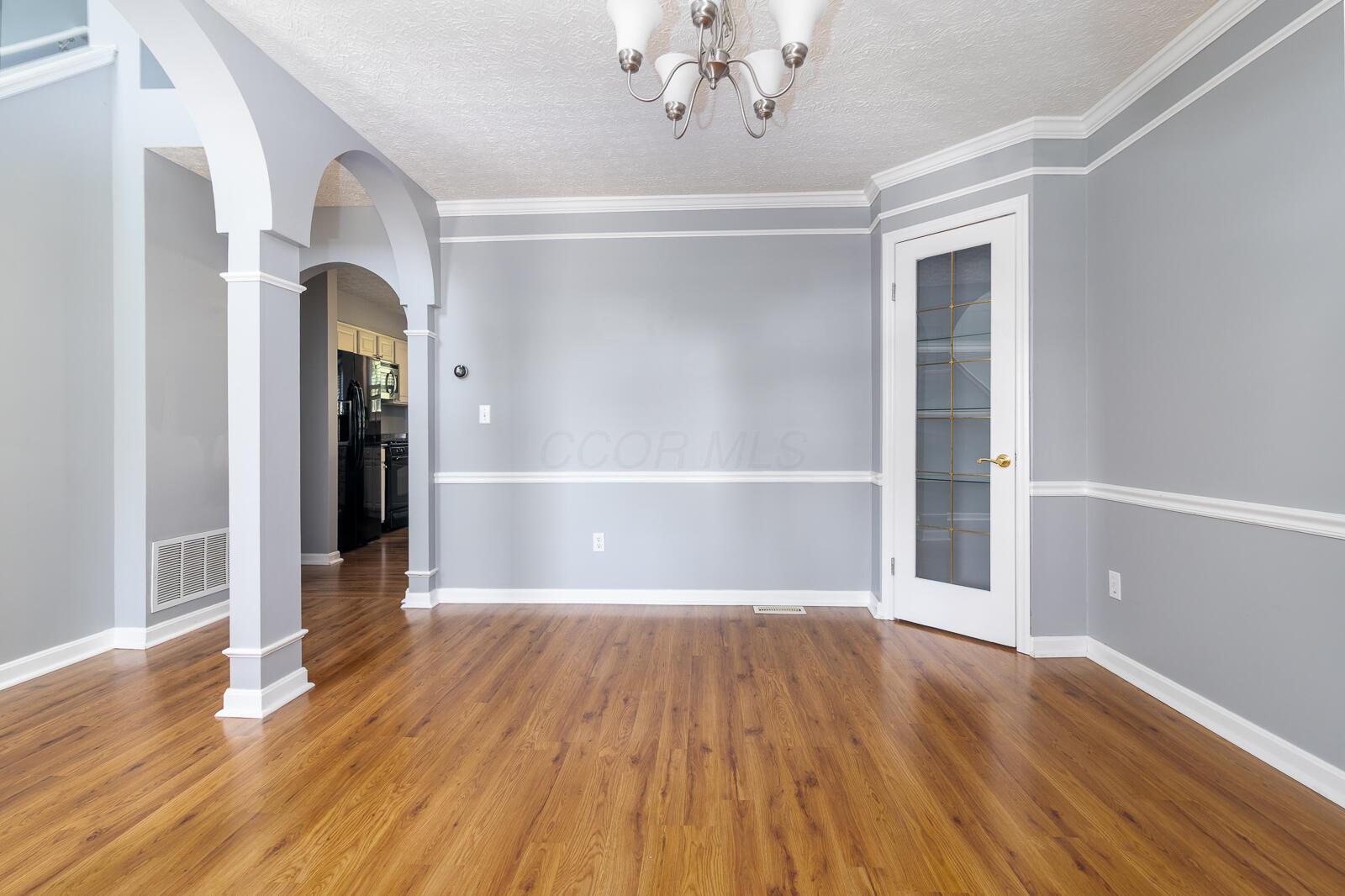 107 N Highview Boulevard